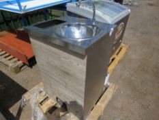 WATER FOUNTAIN/SINK BOWL PLUS 4NO TINS SIKA CONCRETE PRIMER. THIS LOT IS SOLD UNDER THE AUCTIONEE