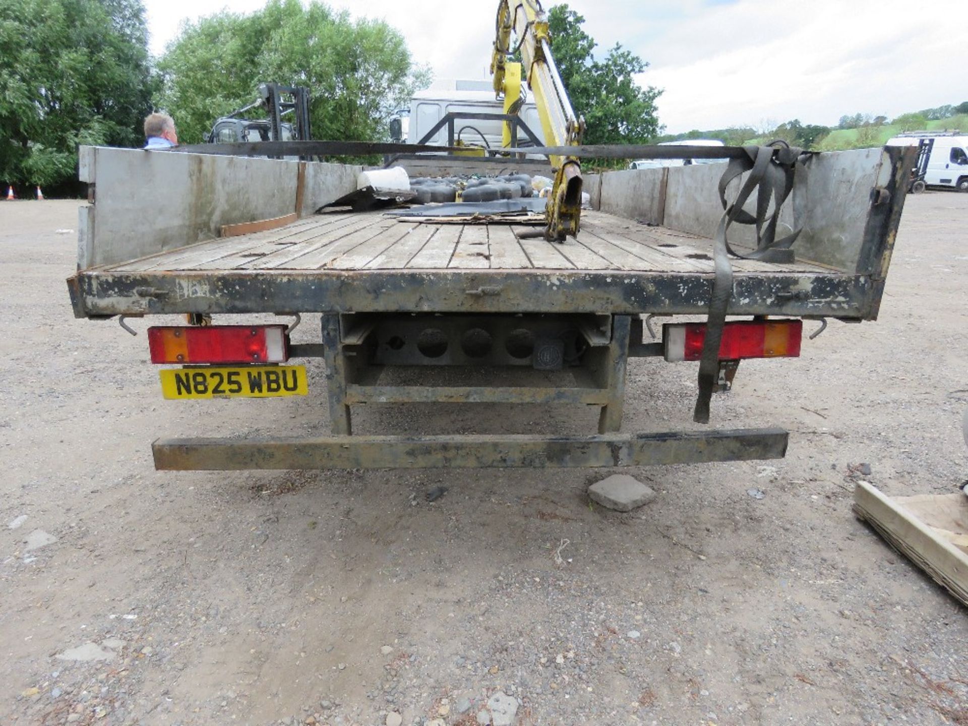 MAN 10-153 FLAT BED LORRY WITH HIAB CRANE REG:N825 WBU. 22FT BED APPROX. MANUAL GEARBOX. WHEN TESTE - Image 12 of 20