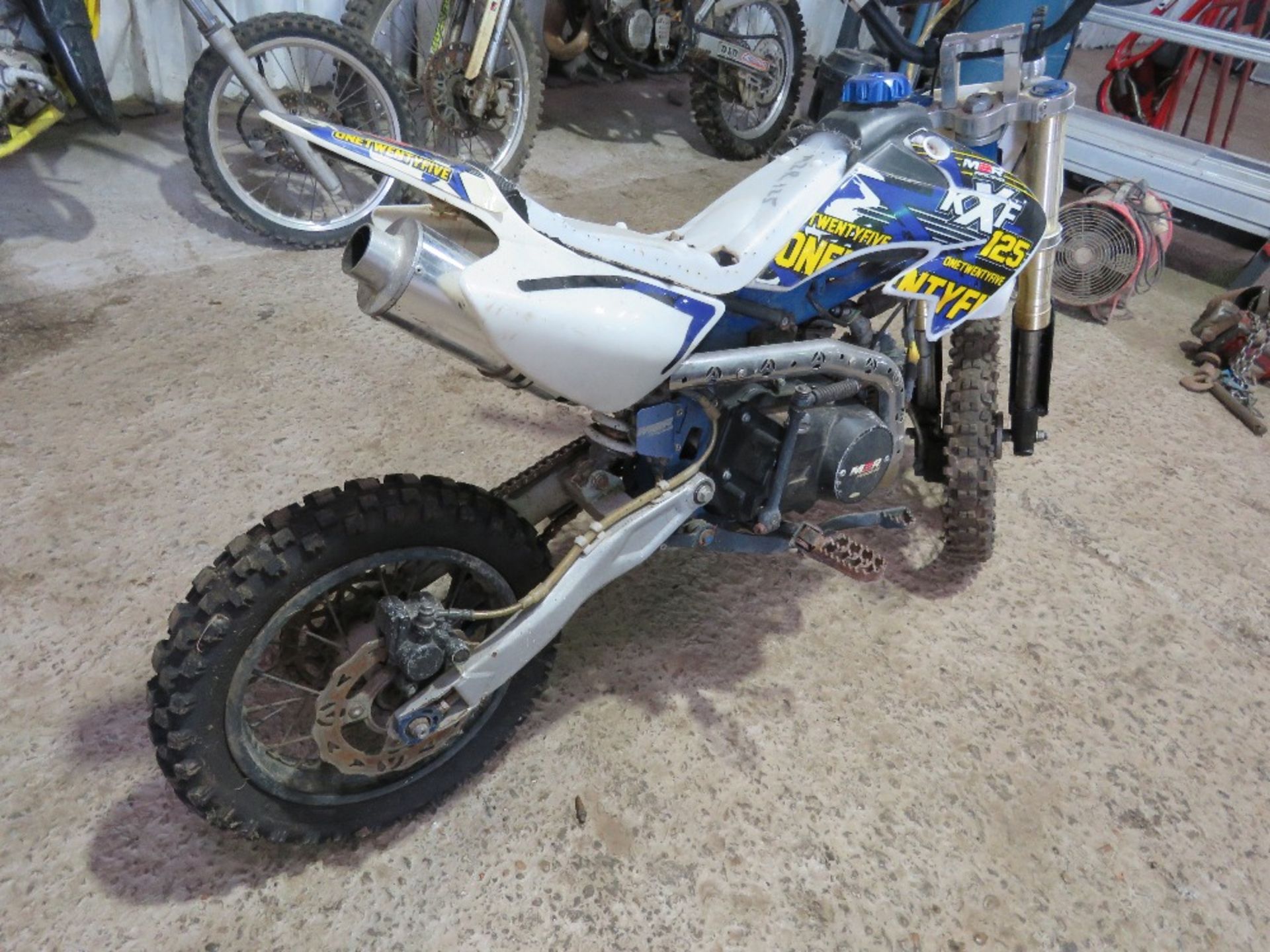 KXF125 CHILD'S SIZE MOTOCROSS TRIAL MOTORBIKE. BEEN IN STORAGE AND UNUSED FOR OVER 5 YEARS. THIS - Image 3 of 10