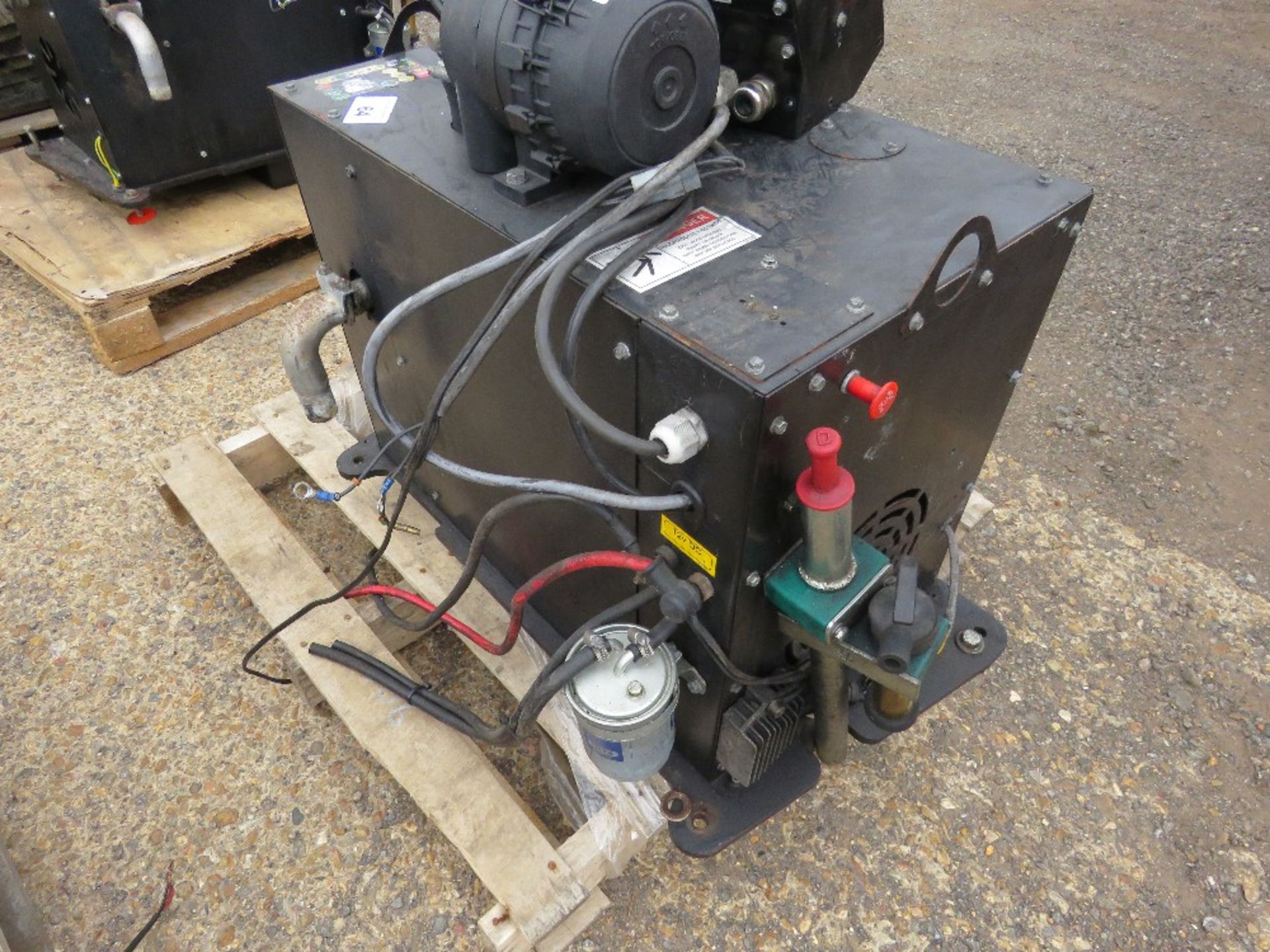 HATZ DIESEL ENGINED PACKAGED GENERATOR SET WITH CONTROL UNIT, 3.1KW RATED OUTPUT. - Image 4 of 4