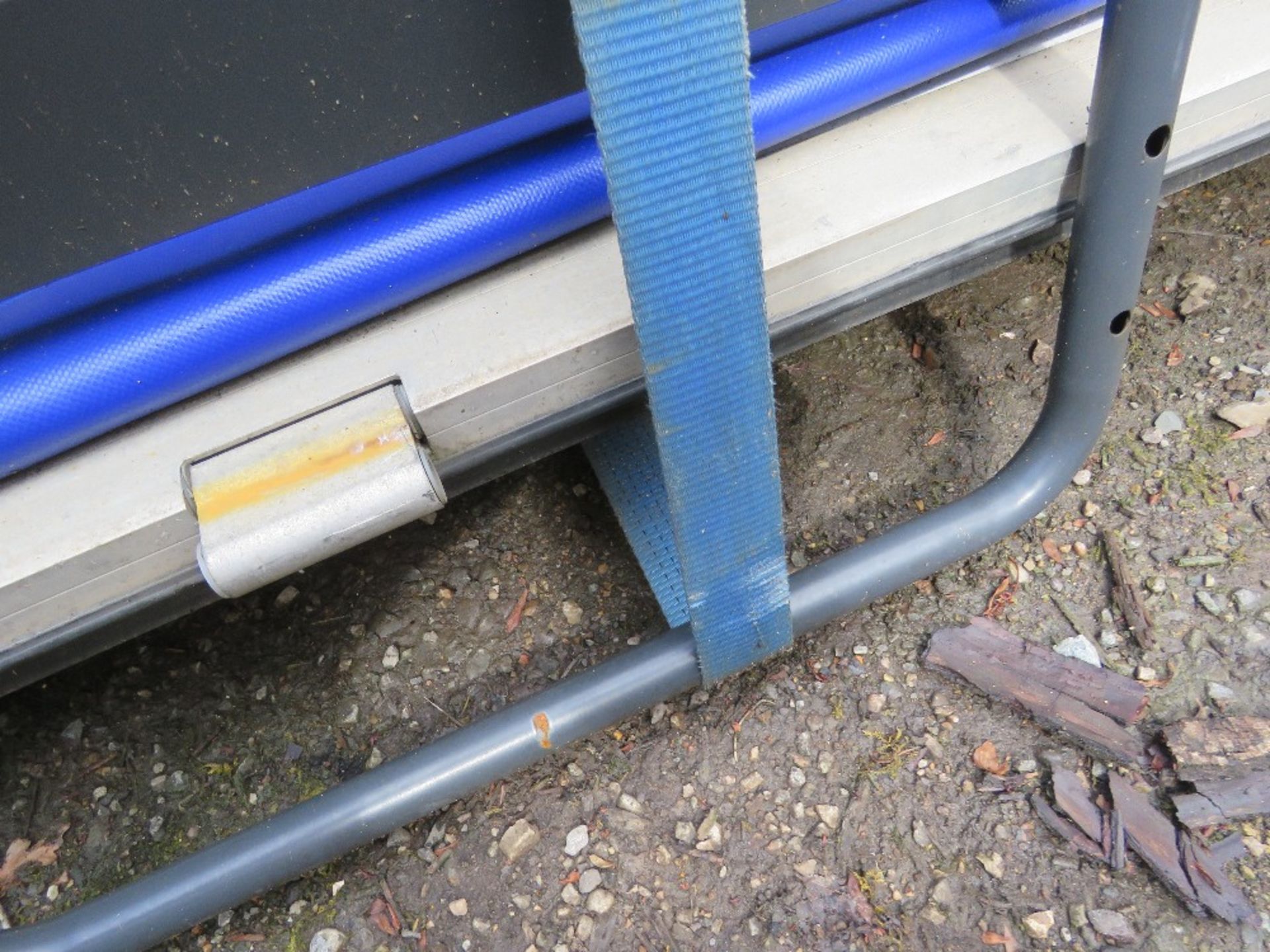 IVECO 7.5TONNE LORRY WIND DEFLECTOR PLUS BARN DOORS AND CURTAINS. - Image 2 of 5