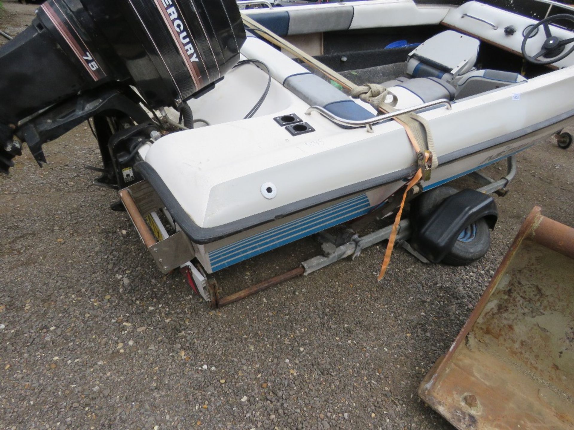 SPEED BOAT, 15FT LENGTH APPROX ON SINGLE AXLE TRAILER (AXLE NEEDS ATTENTION). MERCURY 75HP 2 STROKE - Image 8 of 9