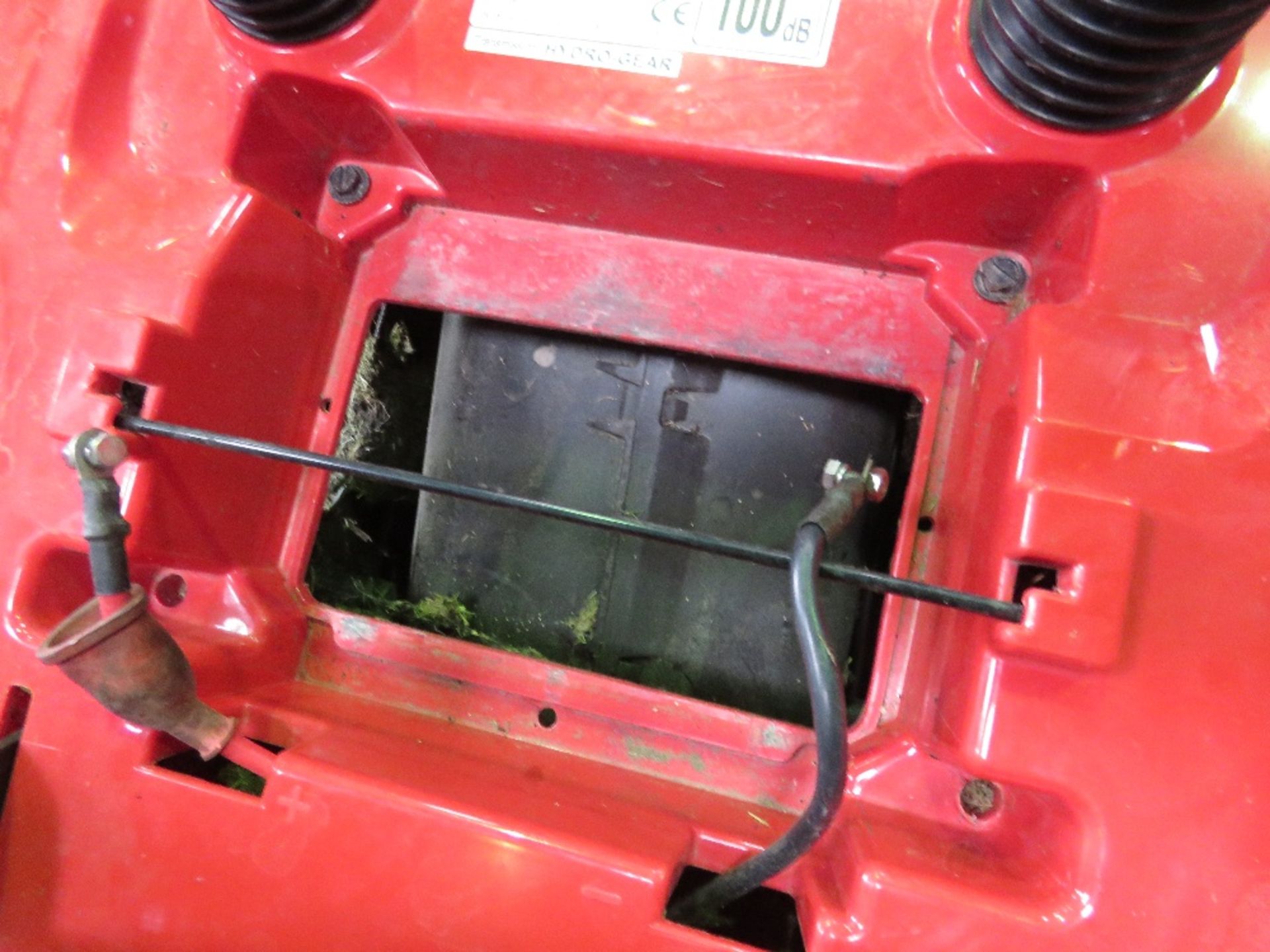 MOUNTFIELD 1530H RIDE ON HYDRASTATIC DRIVE MOWER, NO COLLECTOR. WHEN TESTED BY POWER STRAIGHT TO THE - Image 7 of 10