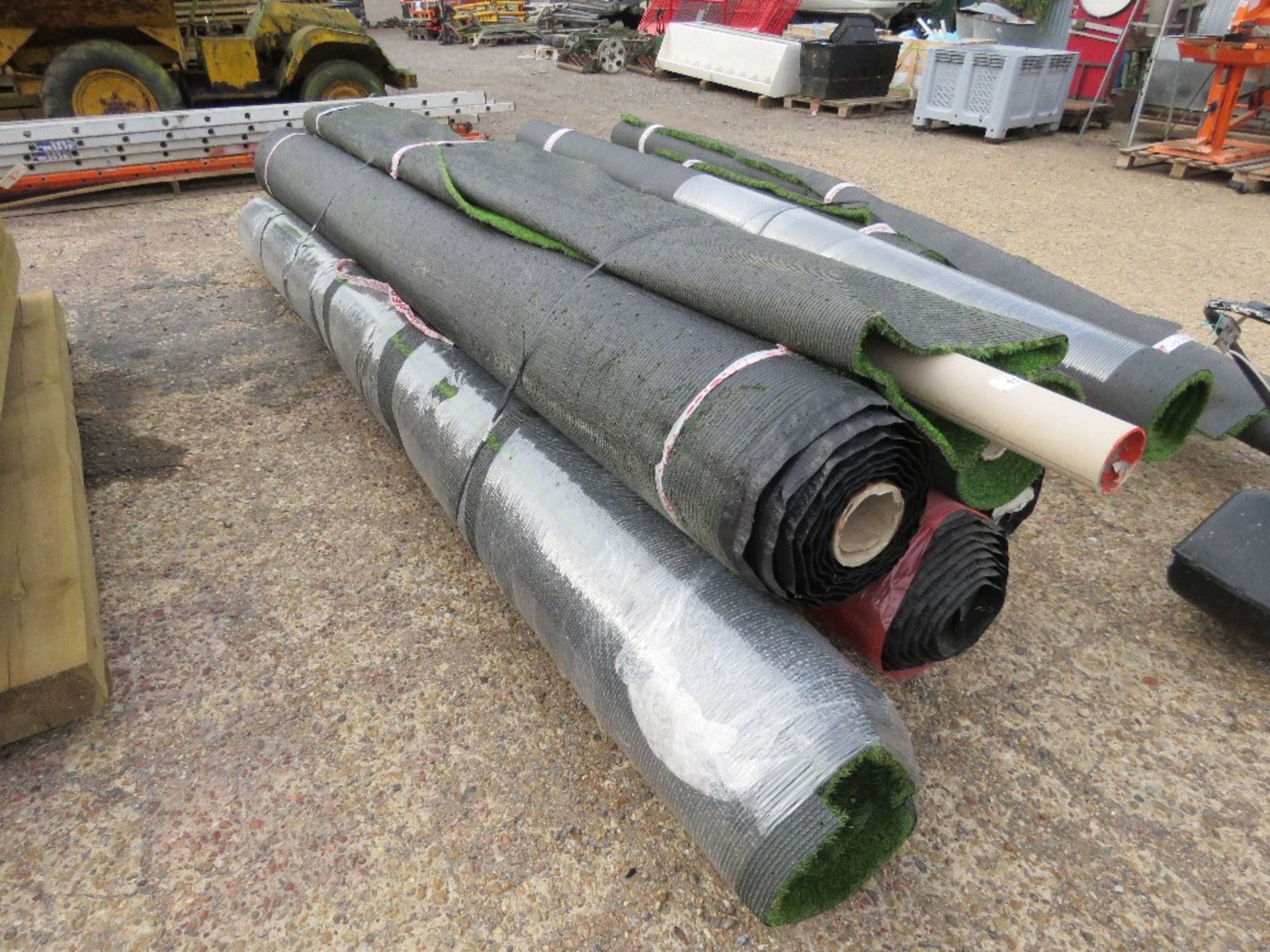 6 x rolls of astro turf..mainly 4metre length - Image 2 of 4