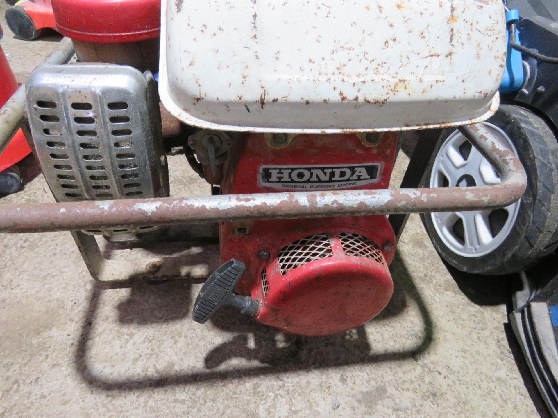 HONDA POWERED PETROL GENERATOR. THIS LOT IS SOLD UNDER THE AUCTIONEERS MARGIN SCHEME, THEREFORE N - Image 3 of 5