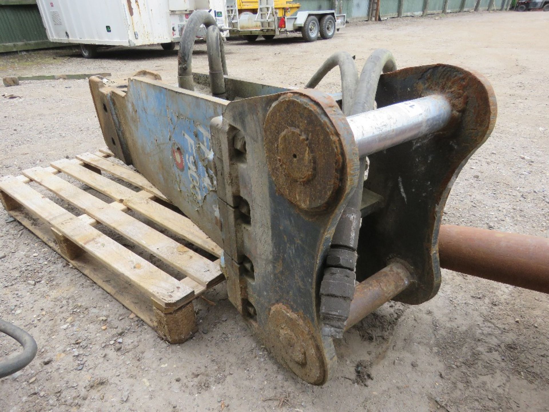 FRANZ F900 EXCAVATOR MOUNTED BREAKER ON 65MM PINS. - Image 4 of 6