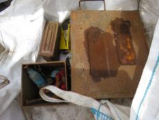 BULK BAG CONTAINING ASSORTED VINTAGE/INTERESTING ITEMS AND TOOLS ETC. EXECUTOR SALE. THIS LOT IS