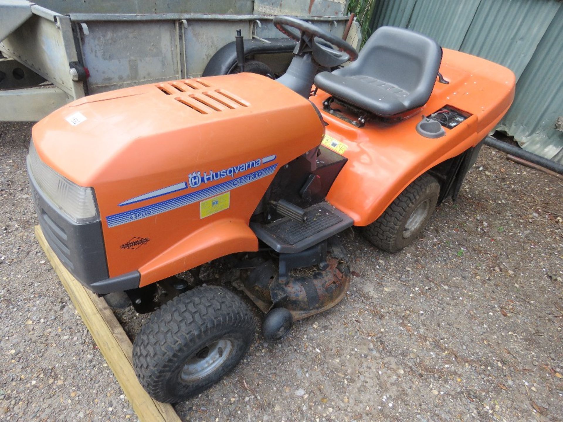 HUSQVARNA CT130 RIDE ON MOWER WITH COLLECTOR. WHEN TESTED WAS SEEN TO DRIVE, STEER, BRAKE AND MOWERS - Image 3 of 9