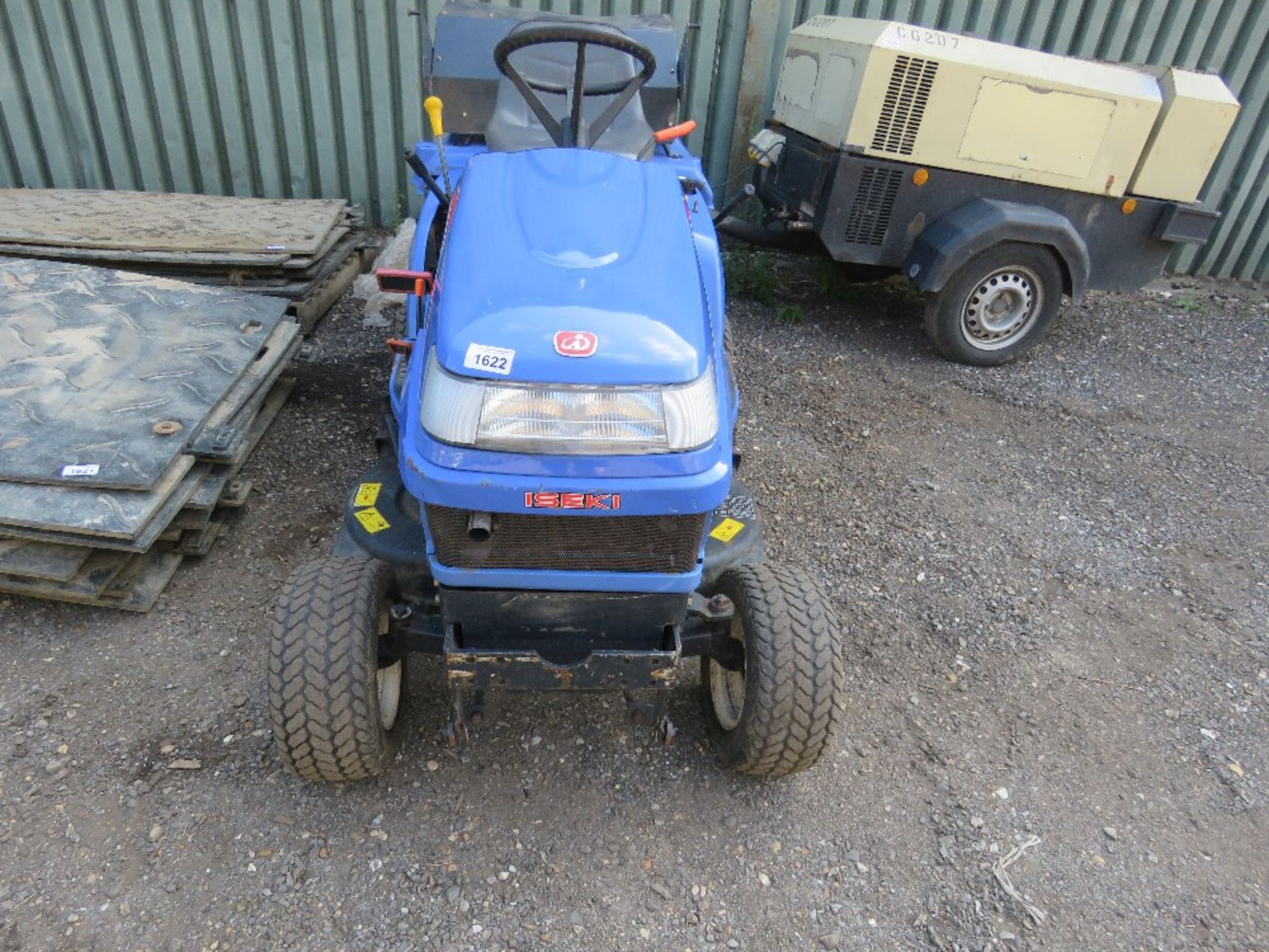 ISEKI SXG15 RIDE ON DIESEL LAWNMOWER WITH COLLECTOR. 531 REC HOURS. SN:H000816. WHEN TESTED WAS SEEN - Image 3 of 14