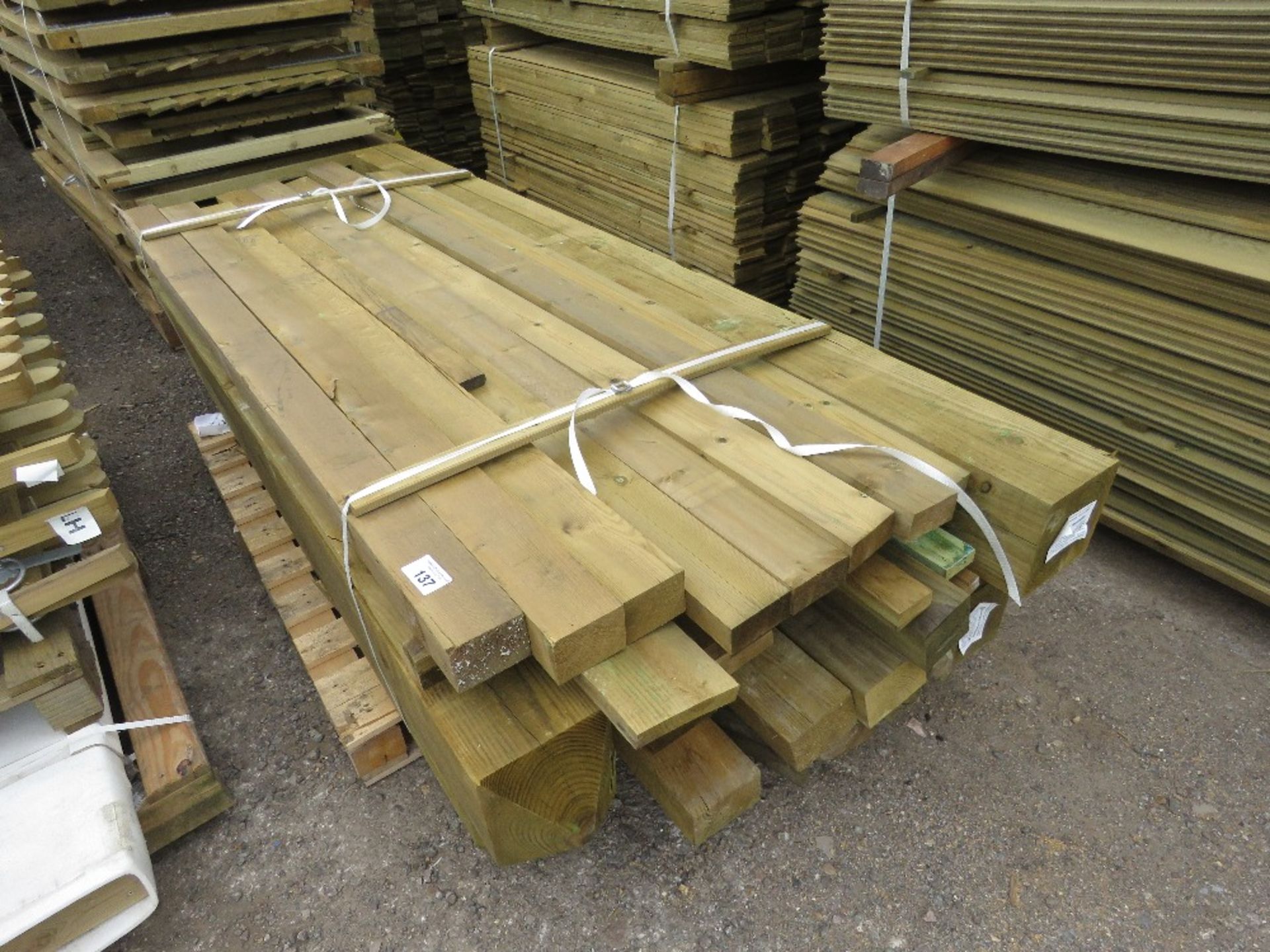 BUNDLE OF HEAVY DUTY GATE POSTS AND FENCING TIMBERS.