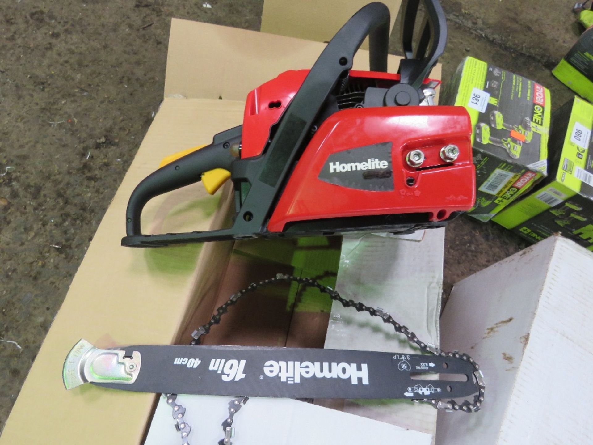 HOMELITE 42CC PETROL ENGINED CHAINSAW WITH 16" BAR, BOXED. - Image 2 of 3