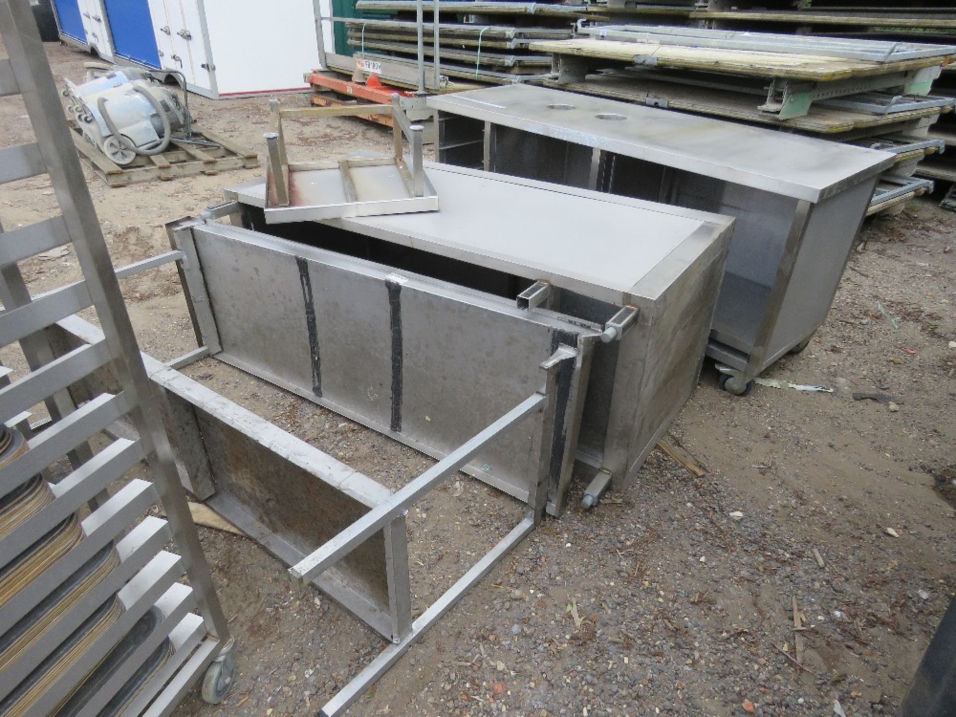LARGE QUANTITY OF STAINLESS STEEL CATERING WORKTOPS ETC. THIS LOT IS SOLD UNDER THE AUCTIONEERS M - Image 5 of 9