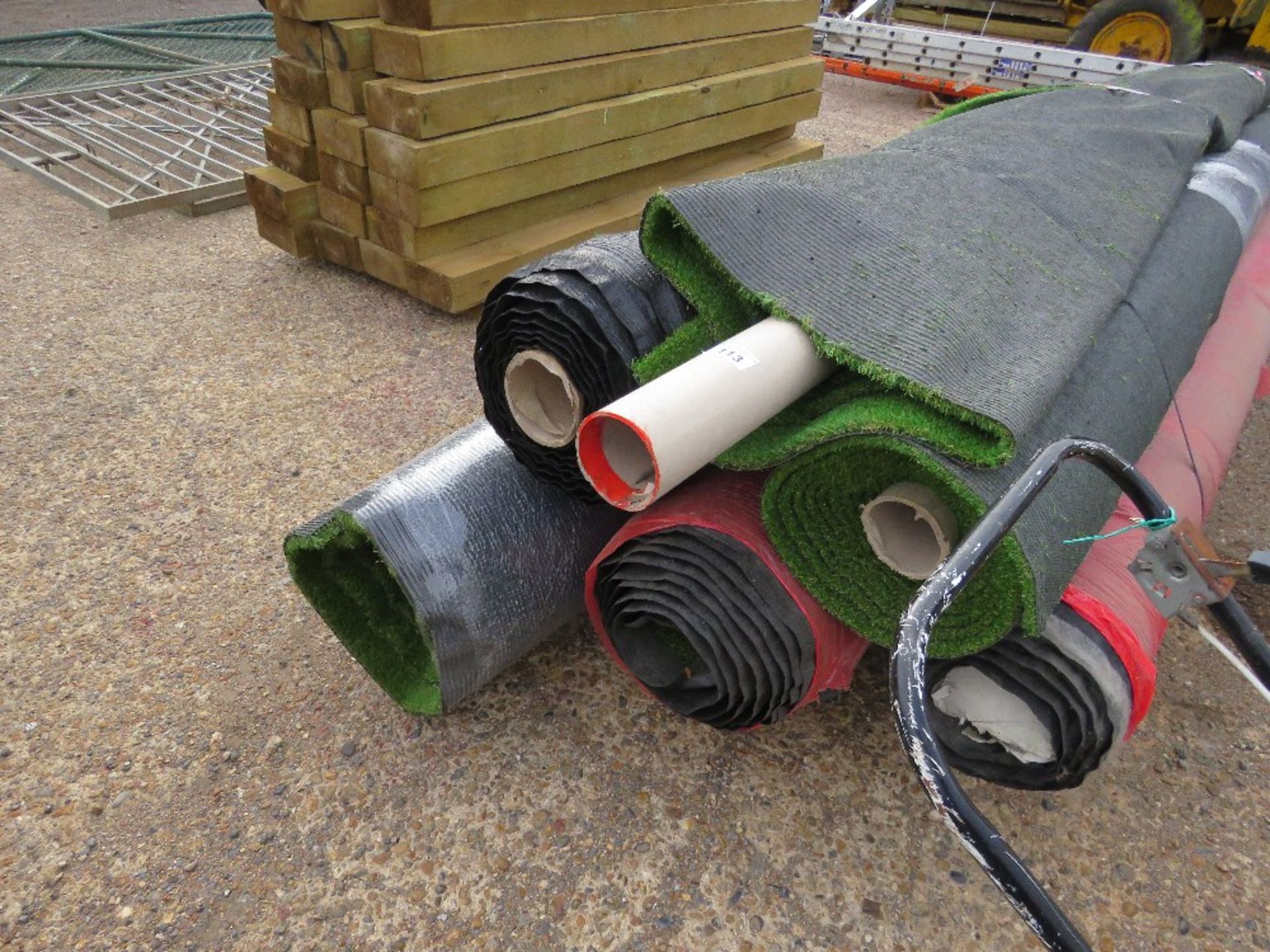 6 x rolls of astro turf..mainly 4metre length