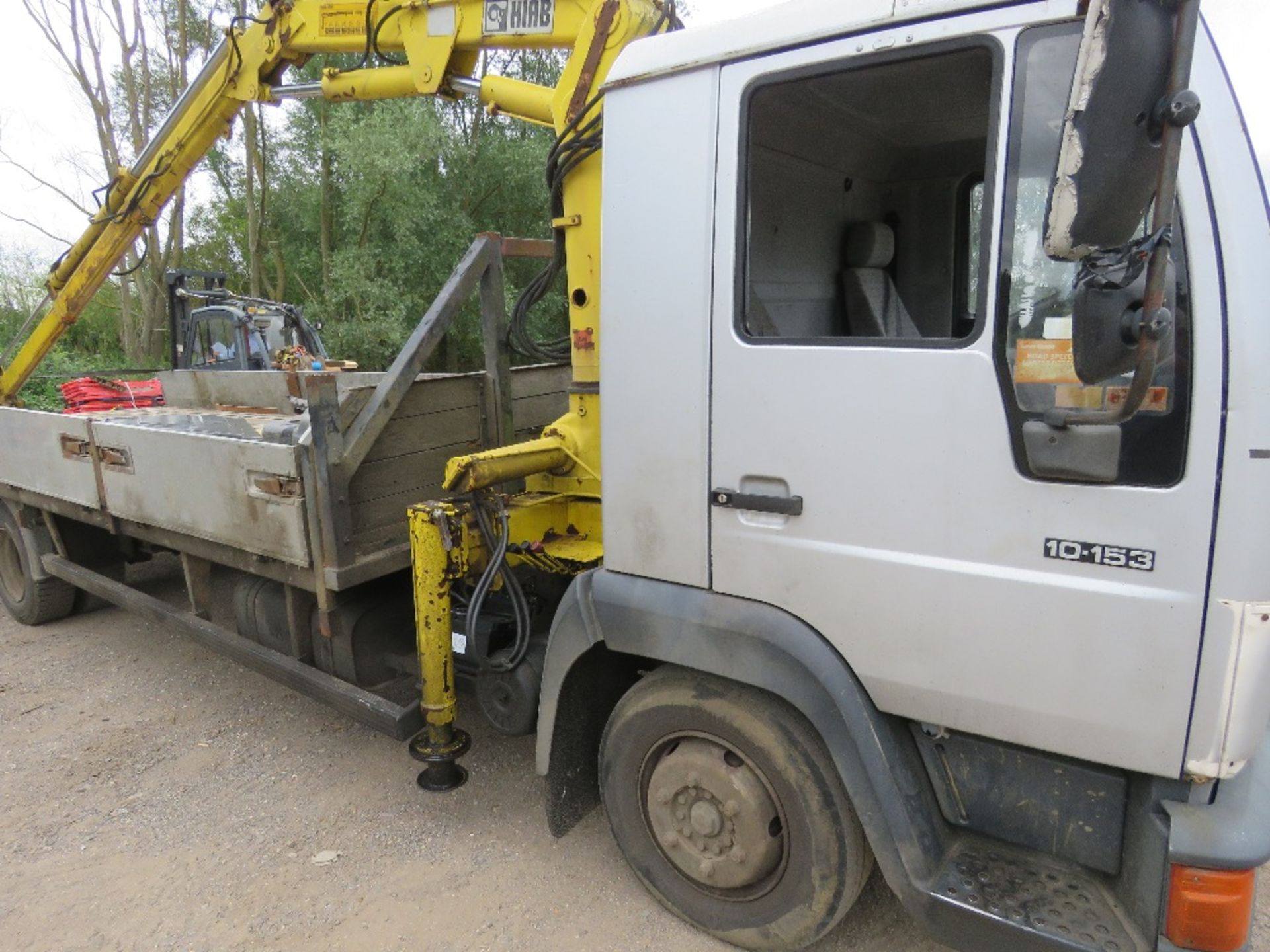 MAN 10-153 FLAT BED LORRY WITH HIAB CRANE REG:N825 WBU. 22FT BED APPROX. MANUAL GEARBOX. WHEN TESTE - Image 18 of 20