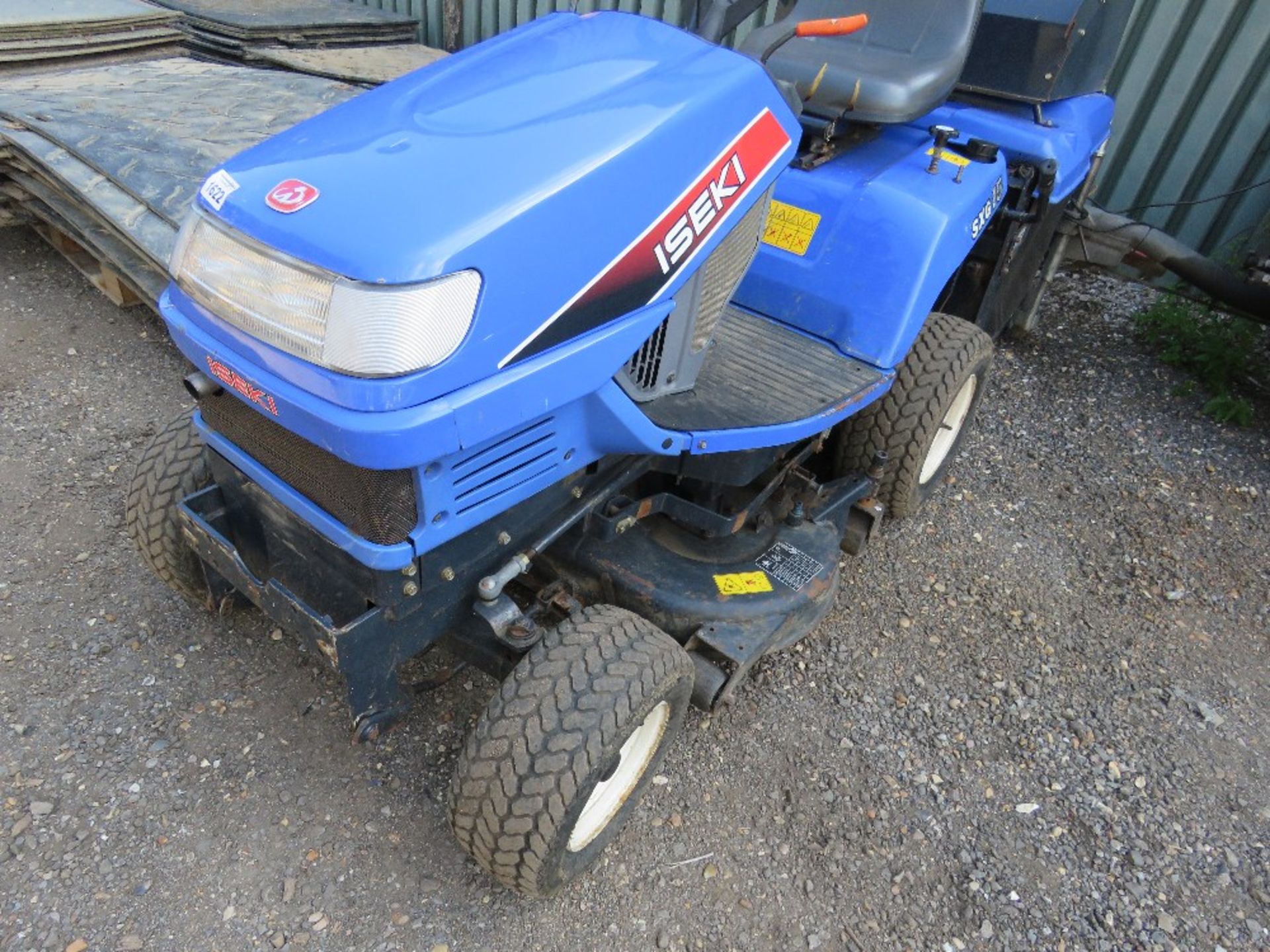 ISEKI SXG15 RIDE ON DIESEL LAWNMOWER WITH COLLECTOR. 531 REC HOURS. SN:H000816. WHEN TESTED WAS SEEN - Image 4 of 14