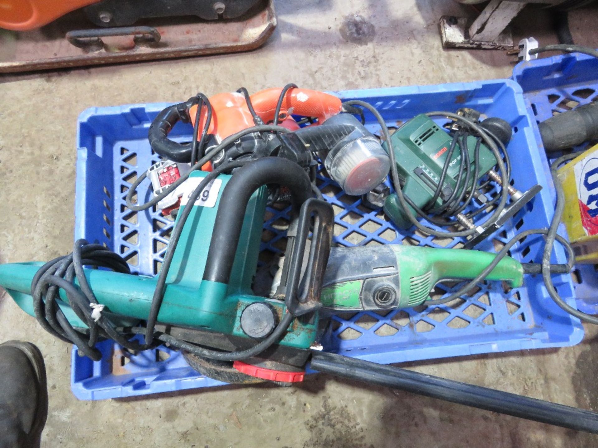 4 X ASSORTED 240VOLT POWER TOOLS: SANDER, GRINDER, ROUTER, CHAINSAW. THIS LOT IS SOLD UNDER THE A