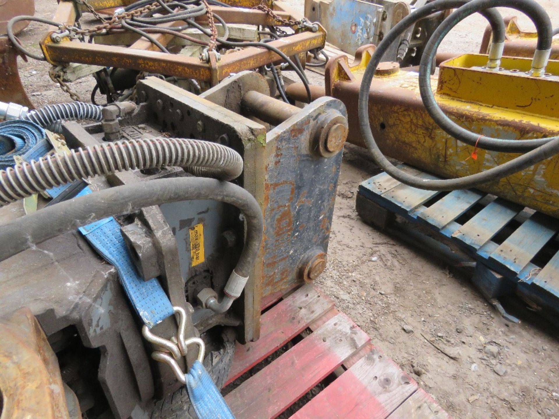 FEMAC EXCAVATOR MOUNTED HEAVY DUTY FLAIL HEAD ON 80MM PINS. UNTESTED, CONDITION UNKNOWN. - Image 9 of 10