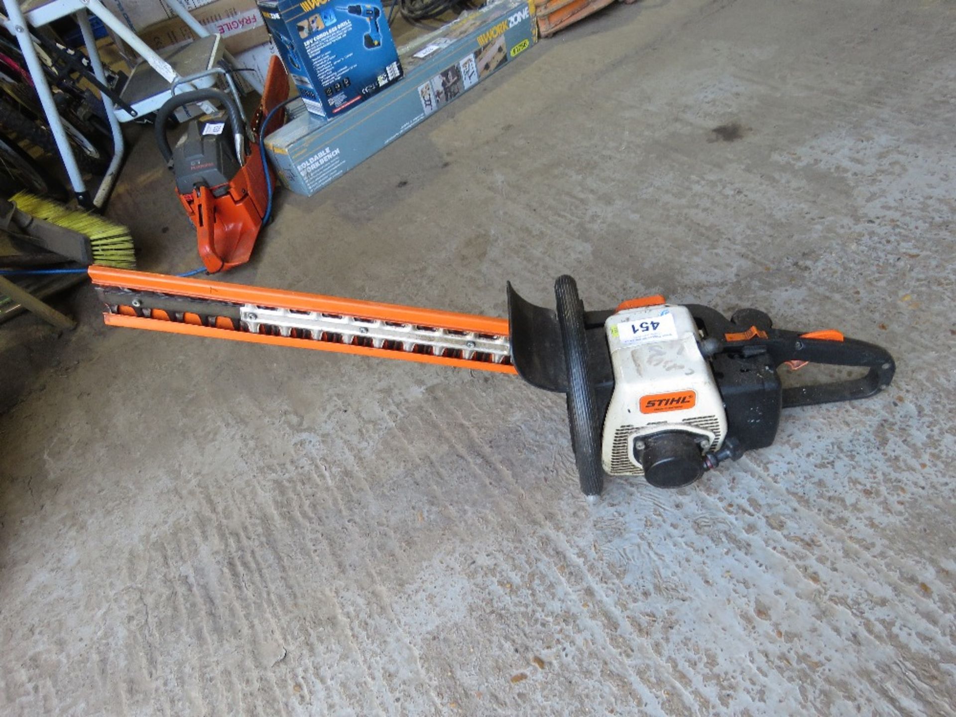 STIHL HS61 PETROL ENGINED HEDGE CUTTER. THIS LOT IS SOLD UNDER THE AUCTIONEERS MARGIN SCHEME, THE