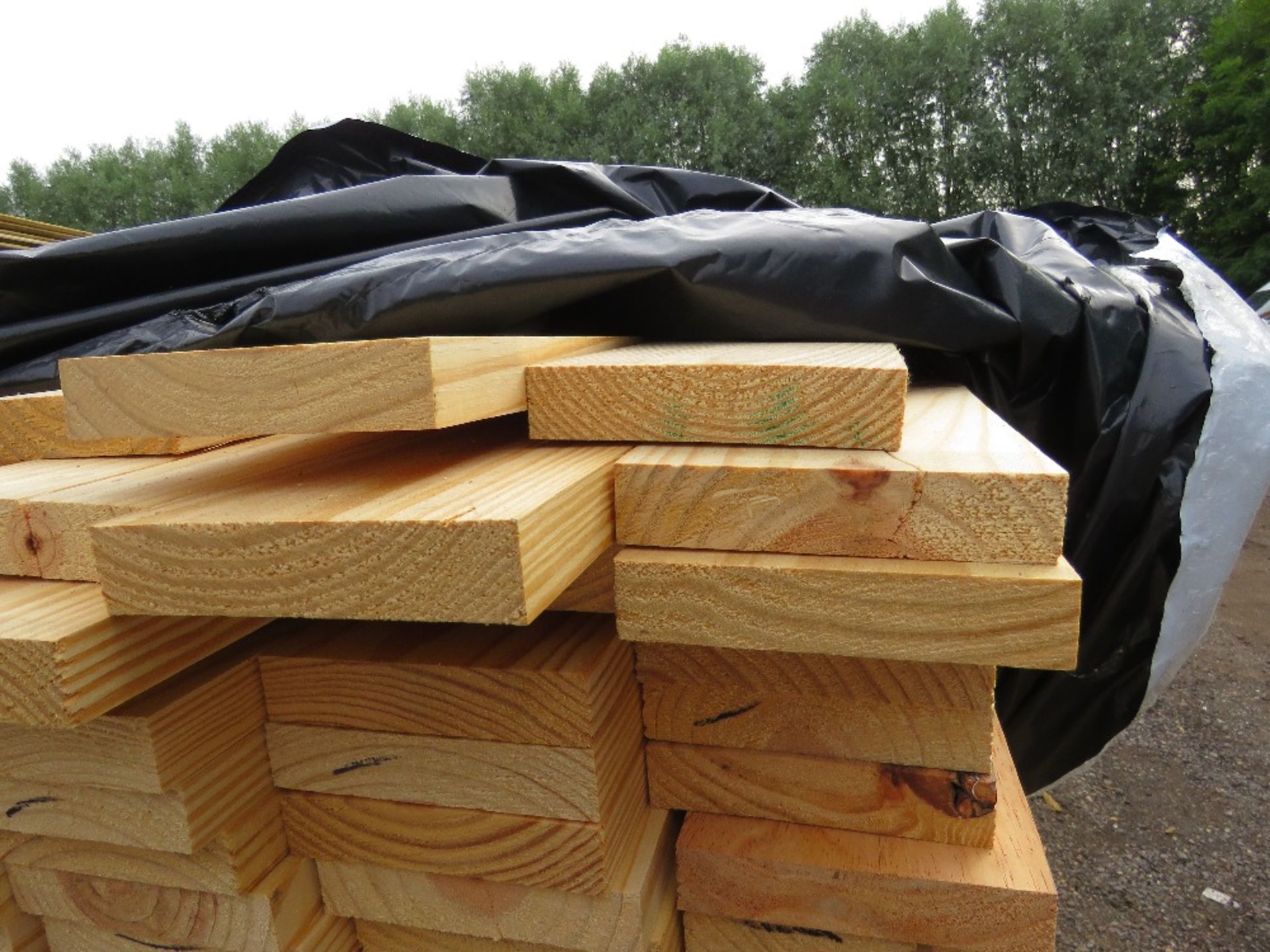 PACK OF UNTREATED TIMBER BOARDS 140MM X 30MM APPROX @ 1.83M LENGTH. 105NO IN TOTAL APPROX. - Image 3 of 3