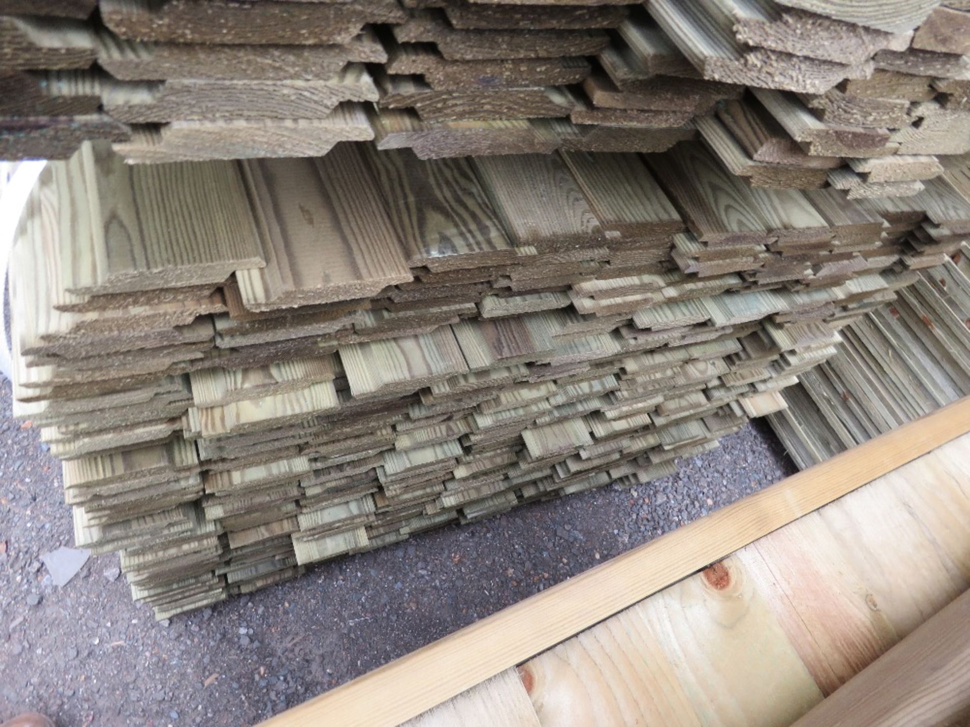 LARGE PACK OF PRESSURE TREATED SHIPLAP FENCE CLADDING TIMBER BOARDS. 1.83M LENGTH X 100MM WIDTH APPR - Image 2 of 4