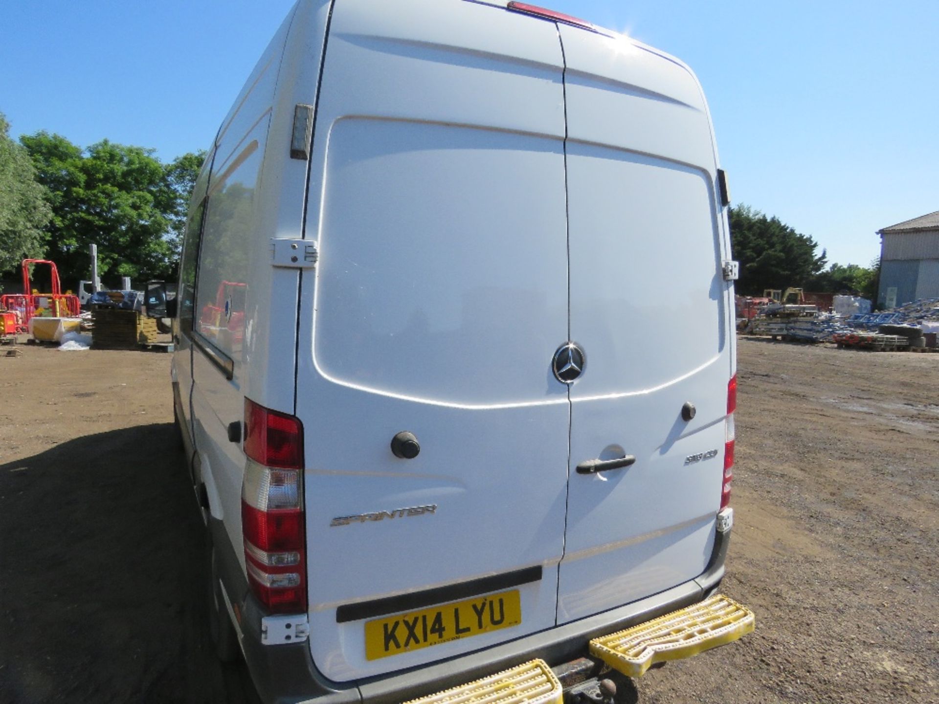 MERCEDES 313CDI WELFARE VAN REG:KX14LYU. 88K APPROX REC MILES. WITH V5, FIRST REGISTERED 20/3/14. MO - Image 14 of 18