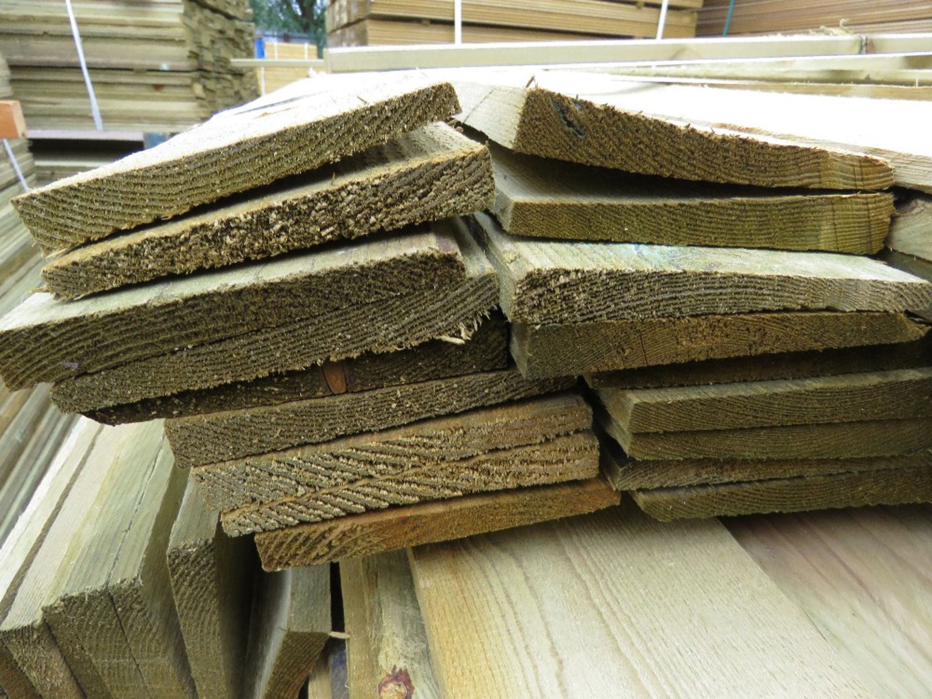 EXTRA LARGE PACK OF PRESSURE TREATED FEATHER EDGE FENCE CLADDING TIMBER BOARDS. 1.65M LENGTH X 100MM - Image 3 of 3