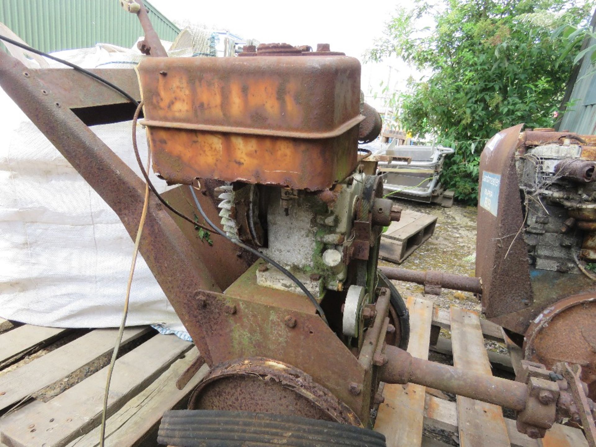 2 X OLD ROTORVATORS. THIS LOT IS SOLD UNDER THE AUCTIONEERS MARGIN SCHEME, THEREFORE NO VAT WILL - Image 4 of 5