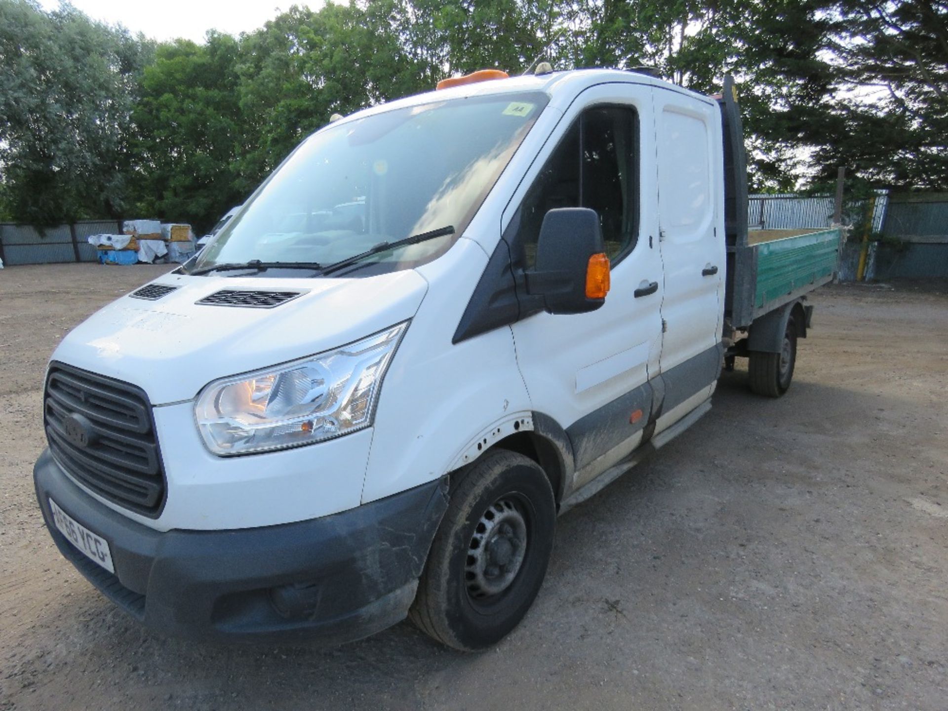 FORD TRANSIT DOUBLE / CREW CAB TIPPER TRUCK REG:AF66 YCG. WITH V5 AND MOT UNTIL 29TH SEPTEMBER 2023. - Image 4 of 17