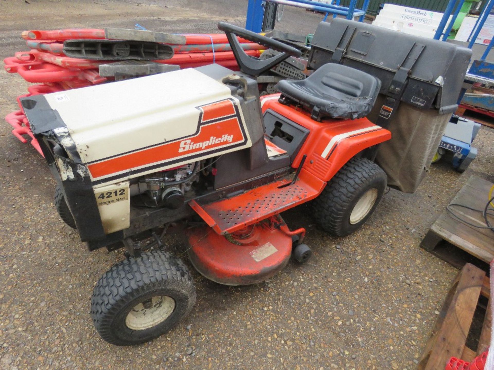 SIMPLICITY RIDE ON MOWER WITH COLLECTOR (RECENT ENGINE REPLACEMENT). when tested was seen to drive a - Image 3 of 9