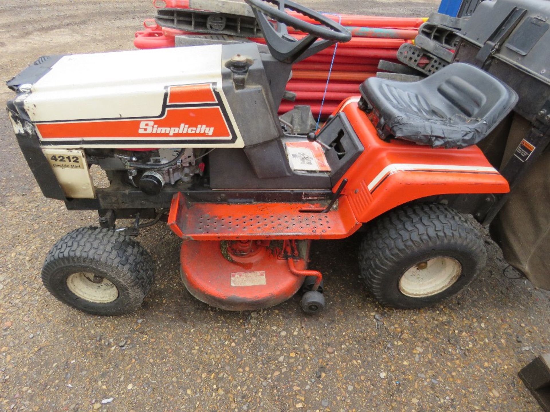 SIMPLICITY RIDE ON MOWER WITH COLLECTOR (RECENT ENGINE REPLACEMENT). when tested was seen to drive a - Image 8 of 9