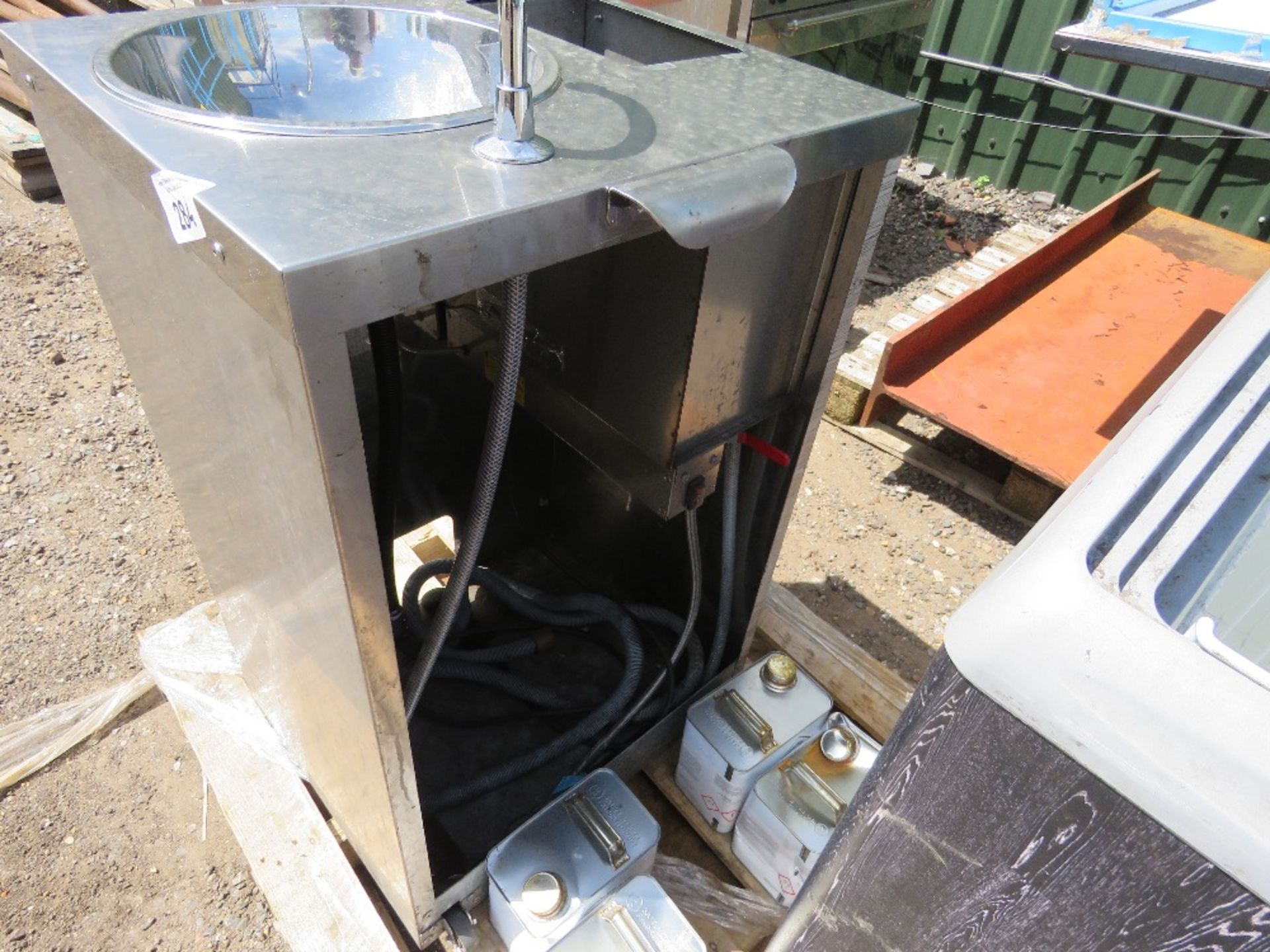 WATER FOUNTAIN/SINK BOWL PLUS 4NO TINS SIKA CONCRETE PRIMER. THIS LOT IS SOLD UNDER THE AUCTIONEE - Image 6 of 10