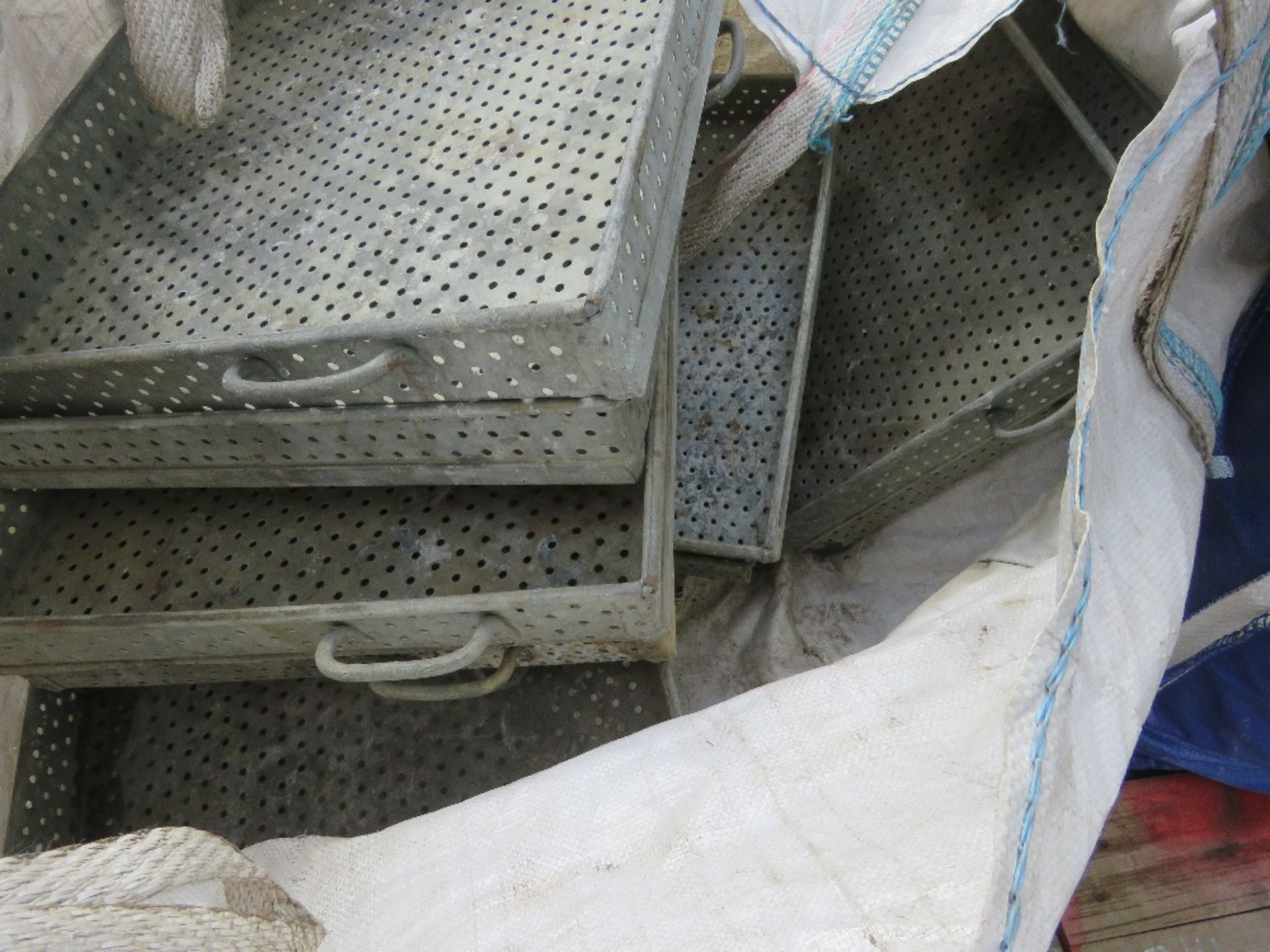 BULK BAG CONTAINING METAL STORAGE TRAYS. EXECUTOR SALE. THIS LOT IS SOLD UNDER THE AUCTIONEERS MA - Image 2 of 3