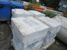 4 X PACKS OF FORTICRETE ARCHITECTURAL WHITE MASONARY BRICKS/BLOCKS WITH TEXTURED FACE. 30CM LENGTH X