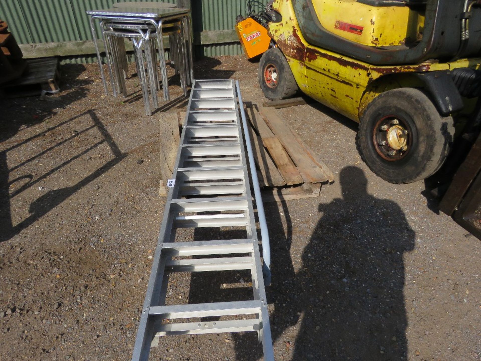 ALUMINIUM STEP LADDERS, APPEAR LITTLE USED. THIS LOT IS SOLD UNDER THE AUCTIONEERS MARGIN SCHEME, - Image 3 of 4