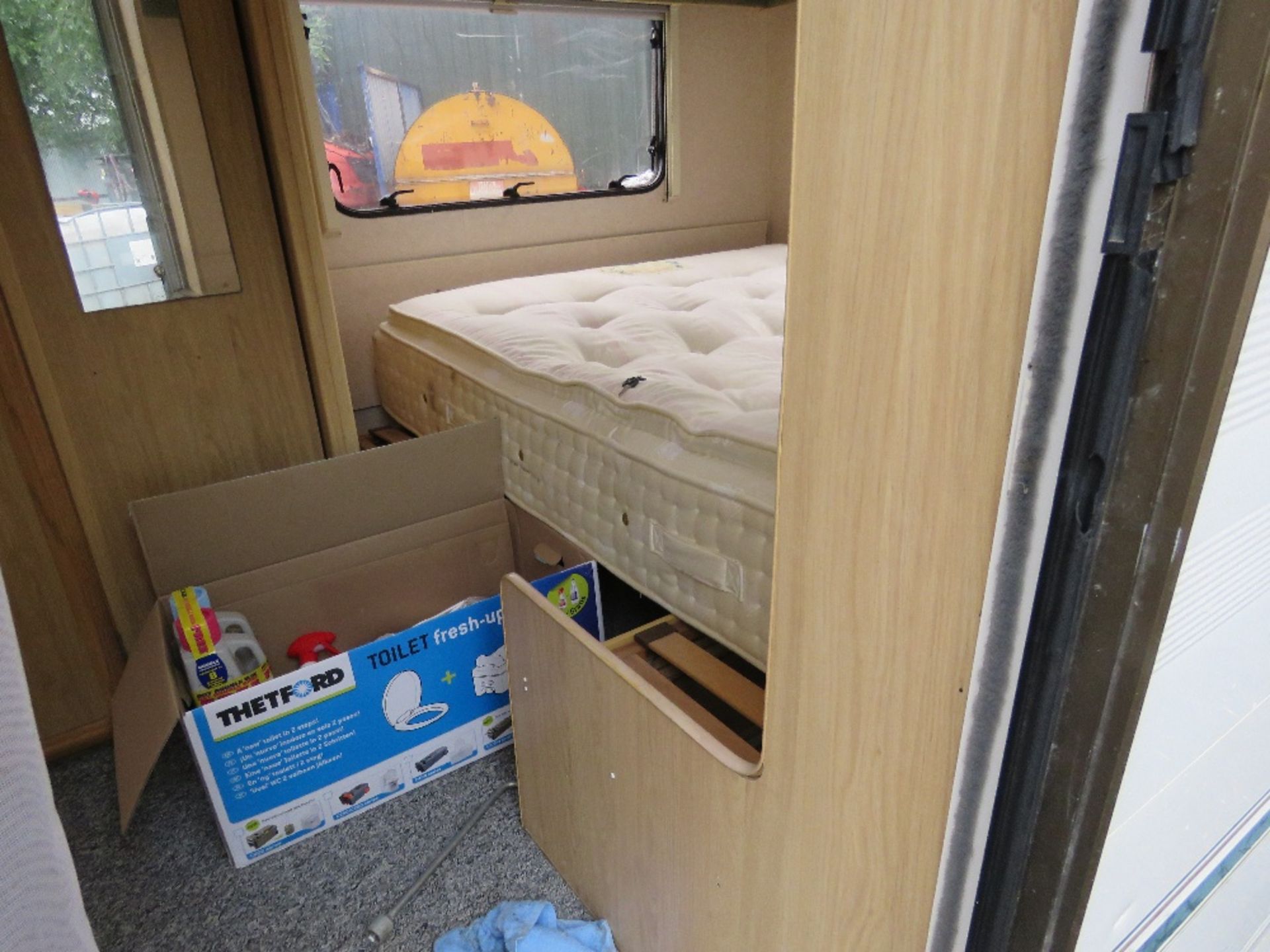 ABBEY SPECTRUM 620 TWIN AXLED CARAVAN. SHOWER, TOILET, FRIDGE, COOKER, DOUBLE BED ETC. (APPLIANCES - Image 7 of 20