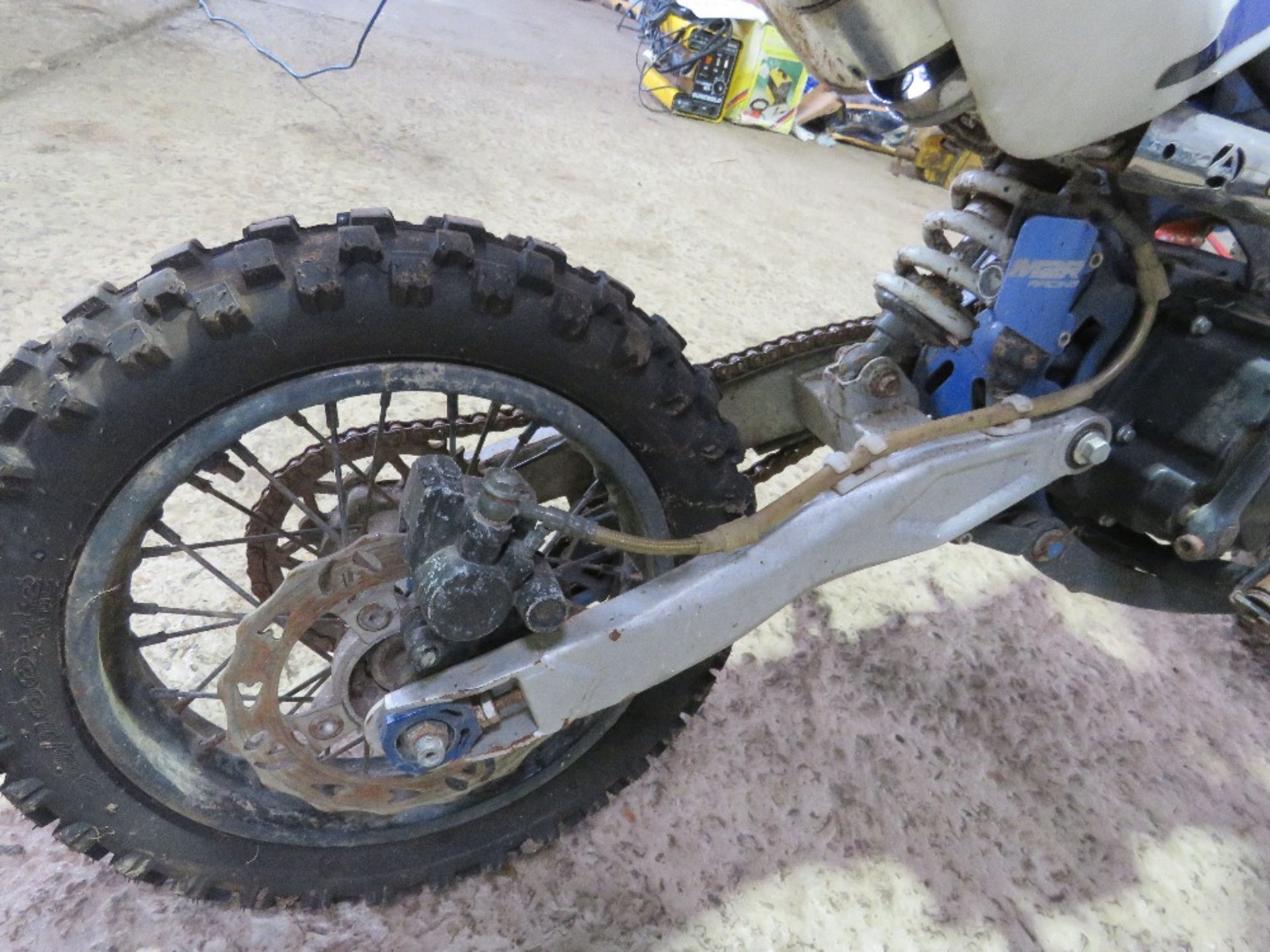 KXF125 CHILD'S SIZE MOTOCROSS TRIAL MOTORBIKE. BEEN IN STORAGE AND UNUSED FOR OVER 5 YEARS. THIS - Image 10 of 10