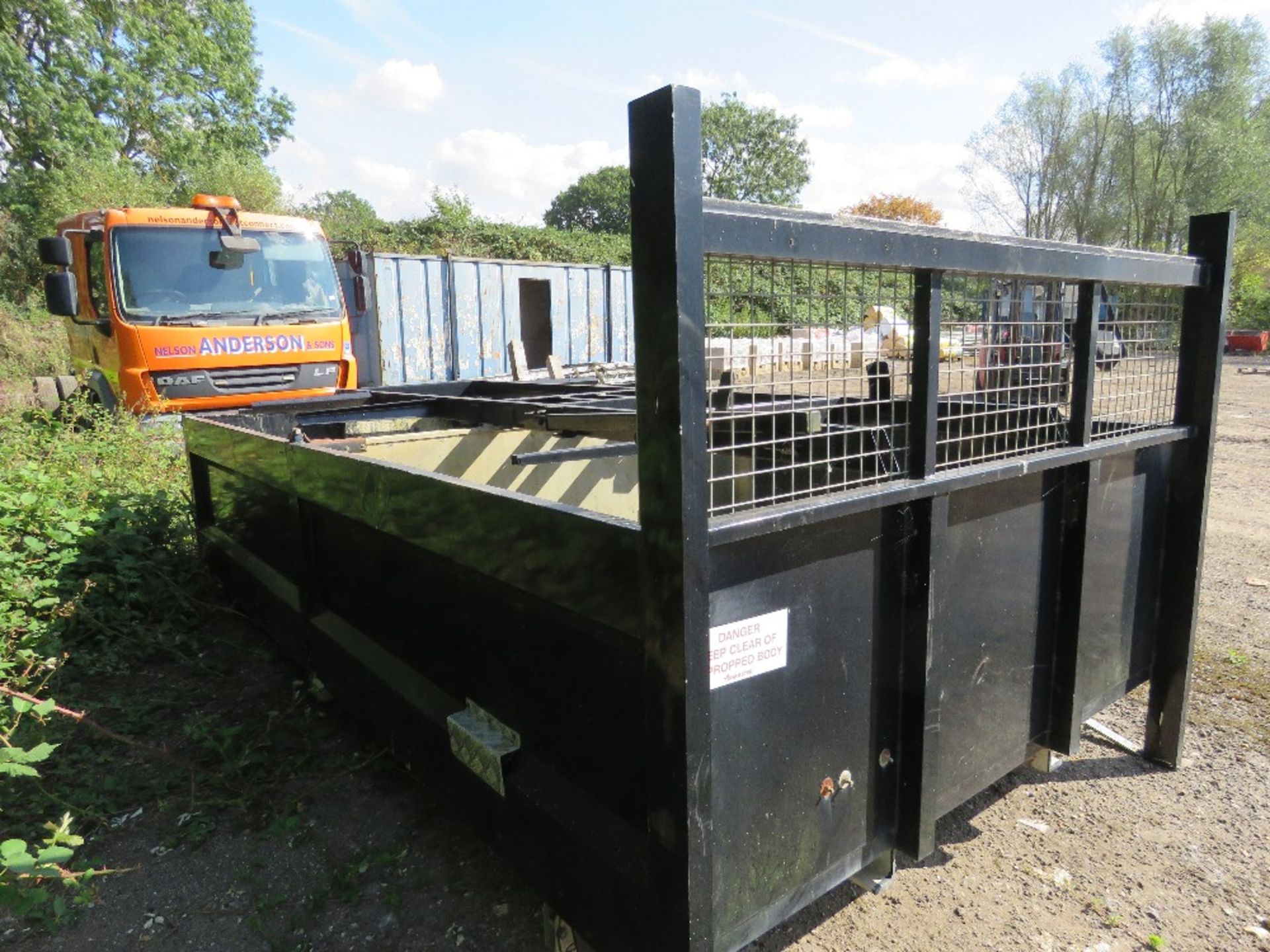TIPMASTER ALLOY LORRY TIPPING BODY WITH RAM AND MOUNTING FRAME. 14FT LENGTH APPROX WITH CENTRAL DIVI - Image 7 of 10