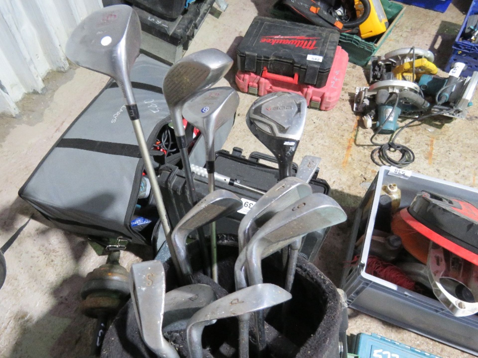 GOLF CLUBS, TROLLEY AND FITNESS WEIGHTS. THIS LOT IS SOLD UNDER THE AUCTIONEERS MARGIN SCHEME, TH - Image 3 of 10