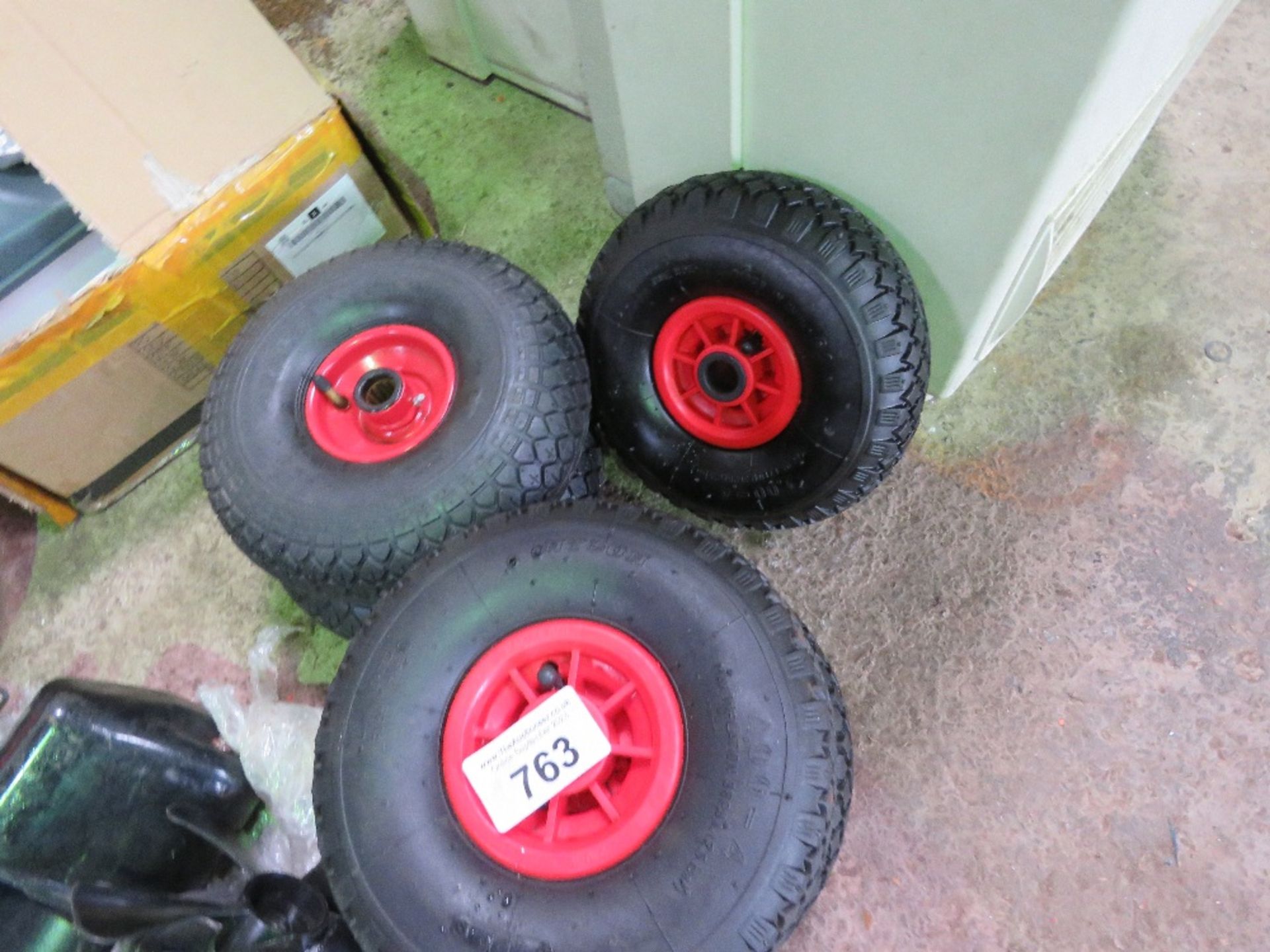 6 X PNEUMATIC BARROW WHEELS AND TYRES.