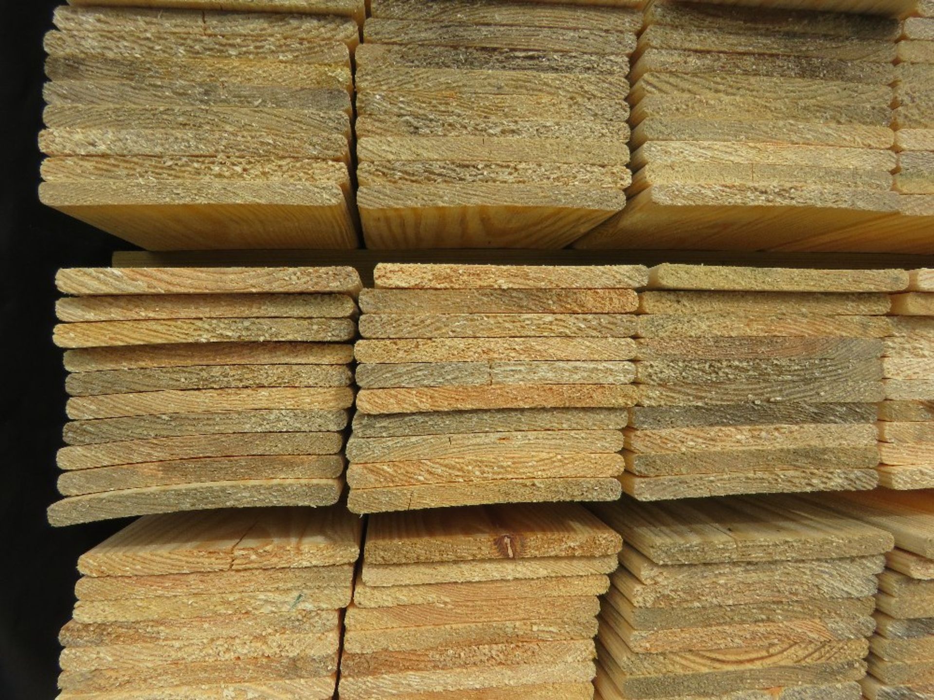 EXTRA LARGE PACK OF UNTREATED HIT AND MISS CLADDING TIMBER BOARDS: 1.75M LENGTH X 100MM APPROX. - Image 3 of 3