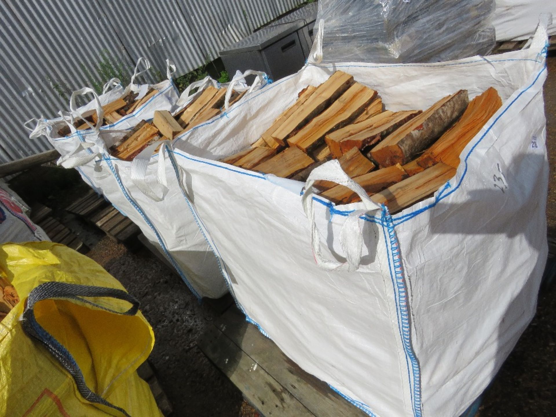 2 X BULK BAGS OF FIREWOOD LOGS, MAINLY SILVER BIRCH. THIS LOT IS SOLD UNDER THE AUCTIONEERS MARGI