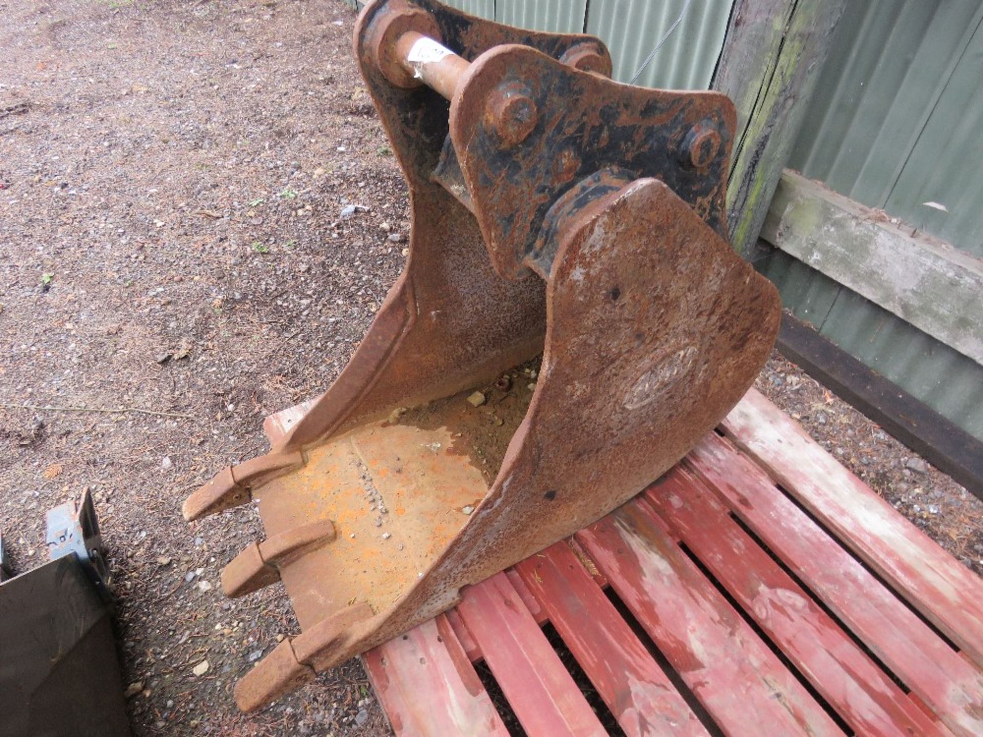 GEITH EXCAVATOR BUCKET, 45MM WIDTH ON 45MM PINS APPROX. THIS LOT IS SOLD UNDER THE AUCTIONEERS MA