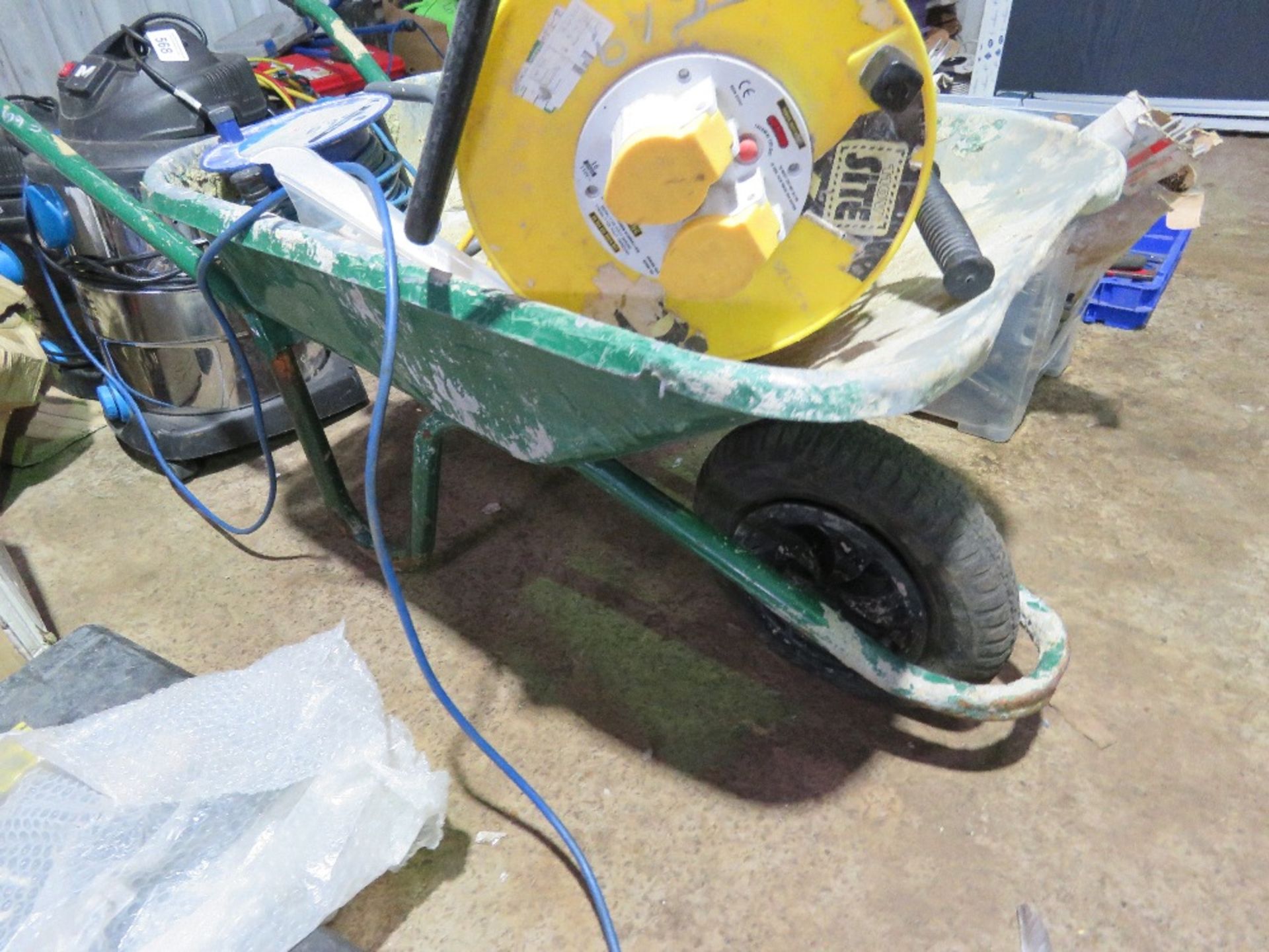 WHEEL BARROW CONTAINING EXTENSION LEADS, JUNCTION BOXES. THIS LOT IS SOLD UNDER THE AUCTIONEERS M - Image 5 of 5