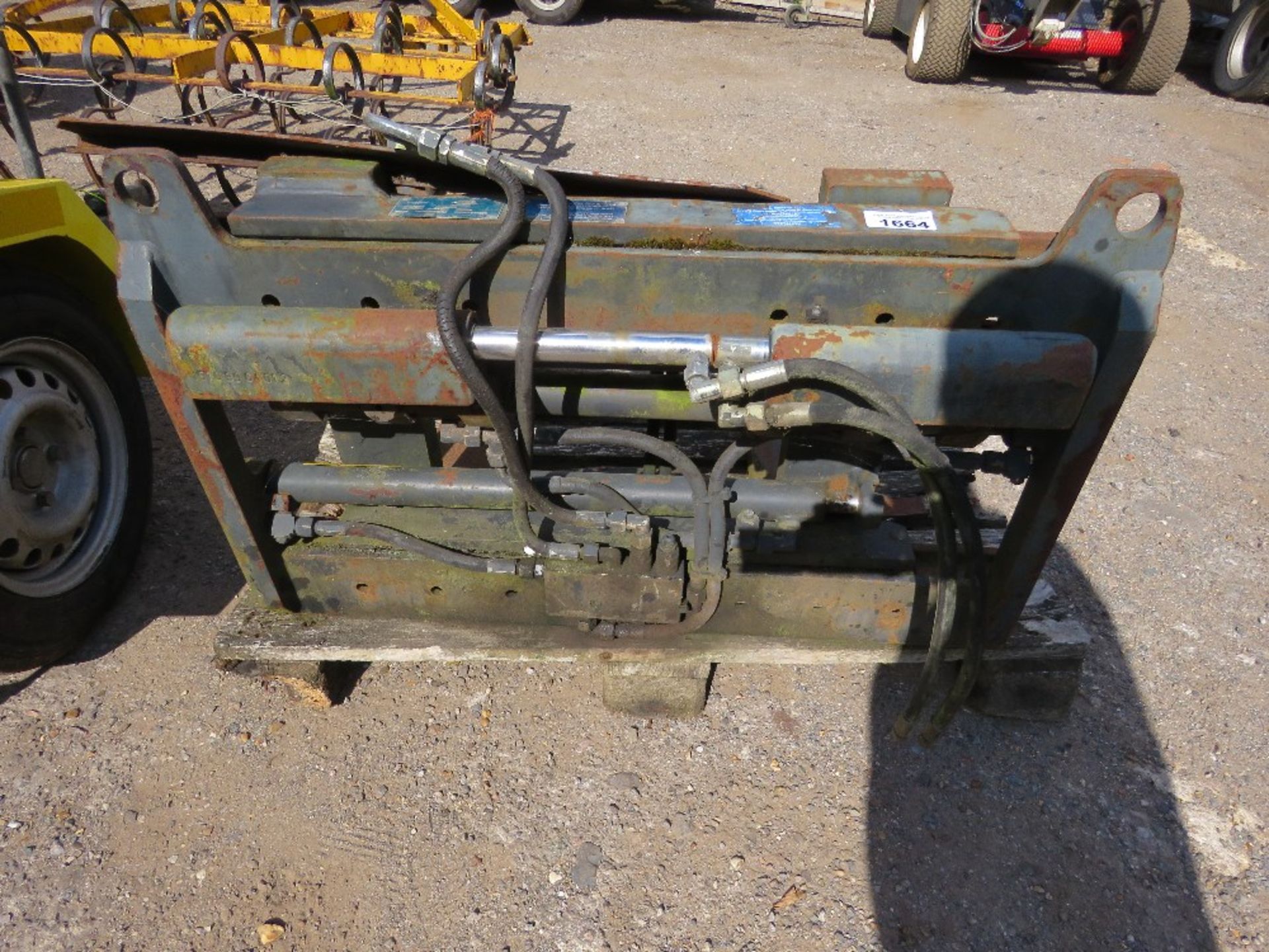 SET OF KAUP FORK POSITIONERS FOR FORKLIFT TRUCK. - Image 6 of 6