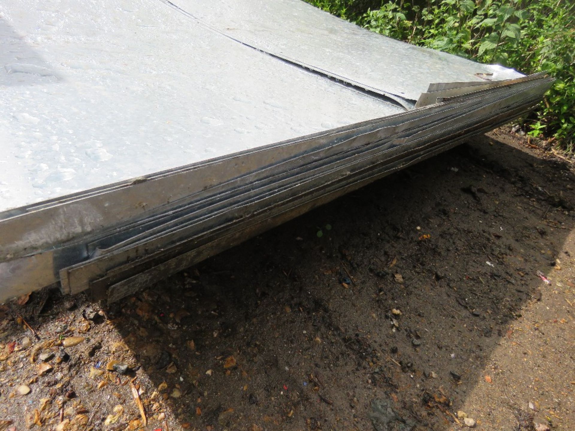 QUANTITY OF FLAT GALVANISED SHEETS, FULL AND HALF SIZES. THIS LOT IS SOLD UNDER THE AUCTIONEERS - Image 3 of 5