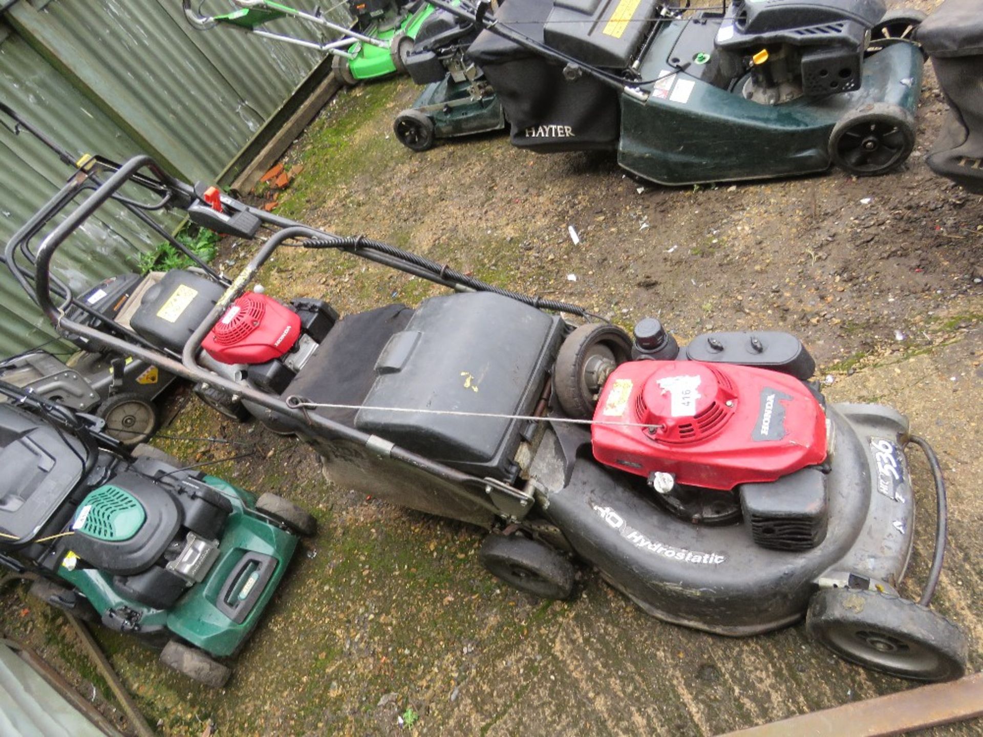 HONDA 536 LAWNMOWER WITH COLLECTOR, WHEEL DAMAGED. DIRECT FROM LOCAL LANDSCAPE COMPANY WHO ARE CLOSI - Image 2 of 3