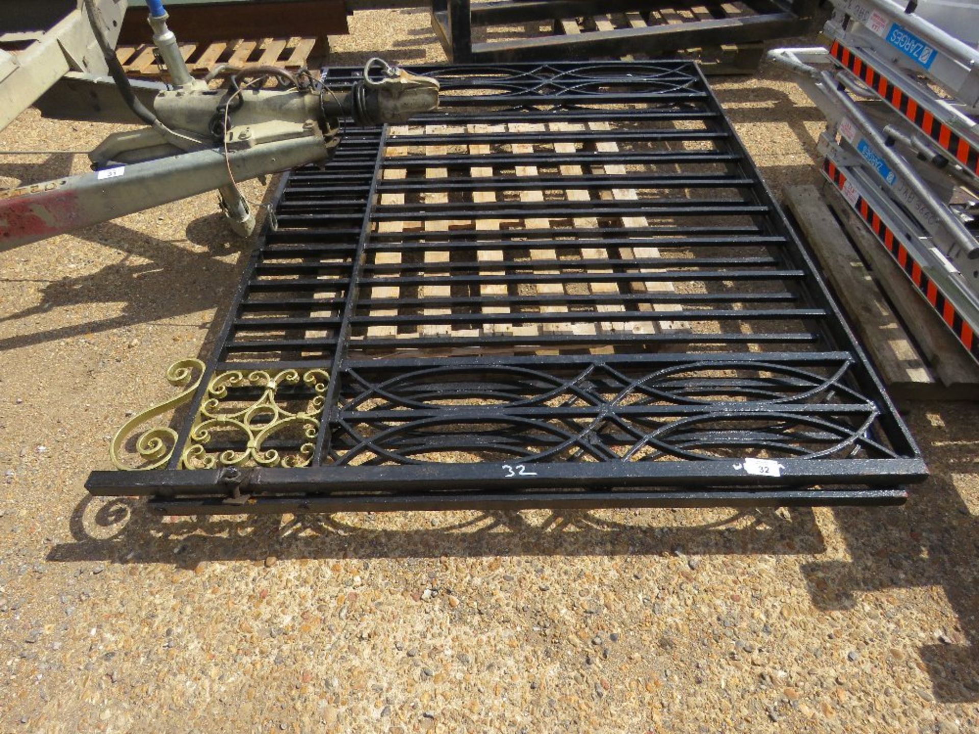 PAIR OF EXTRA HEAVY DUTY METAL DRIVEWAY GATES 1.53M HEIGHT X 2.03M WIDTH EACH APPROX. THIS LOT IS - Image 3 of 6