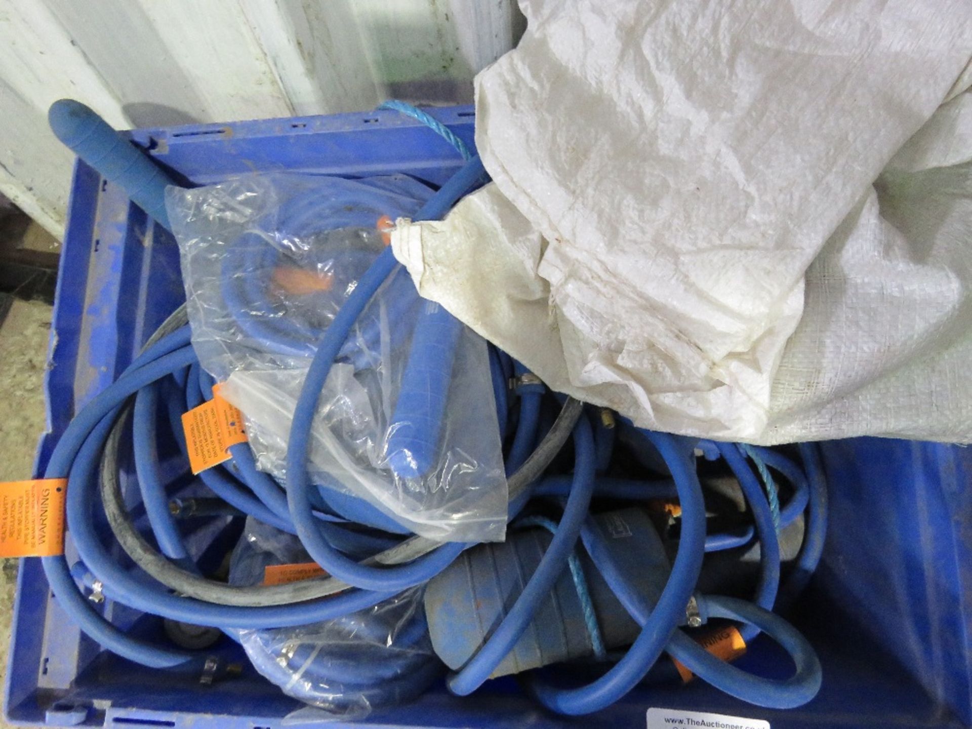 BOX OF ASSORTED INFLATABLE DRAIN TEST BUNGS ETC. THIS LOT IS SOLD UNDER THE AUCTIONEERS MARGIN SC - Image 3 of 5