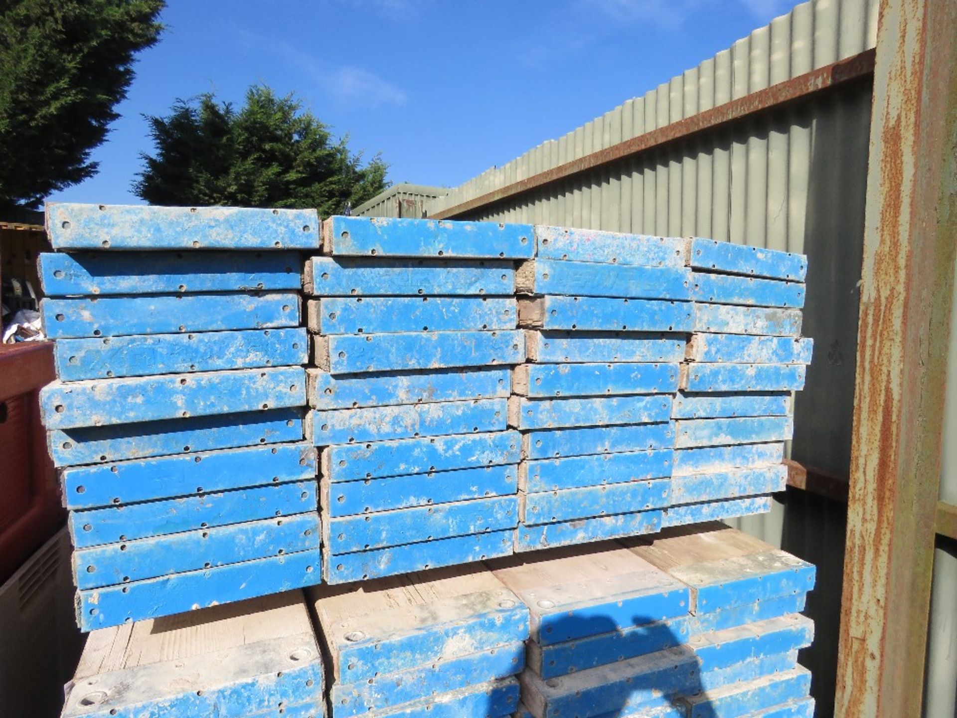 PACK OF 40NO METAL ENDED HEAVY DUTY SCAFFOLD BOARDS 29CM WIDTH X 2.5M LENGTH APPROX. - Image 2 of 2