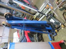 DRAPER ENGINE CRANE PLUS A TROLLEY JACK. THIS LOT IS SOLD UNDER THE AUCTIONEERS MARGIN SCHEME, TH